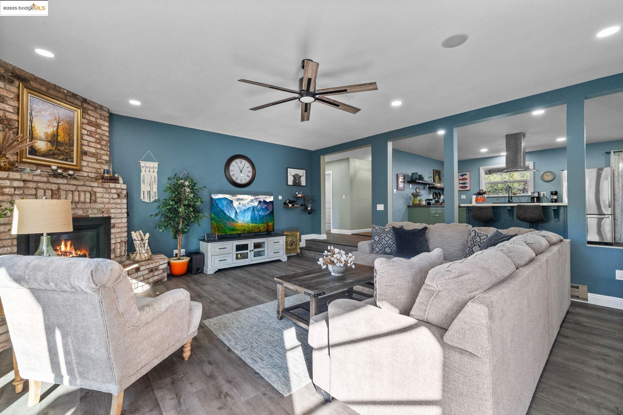 Detail Gallery Image 6 of 58 For 20330 Westview Dr, Tuolumne,  CA 95379 - 4 Beds | 2 Baths