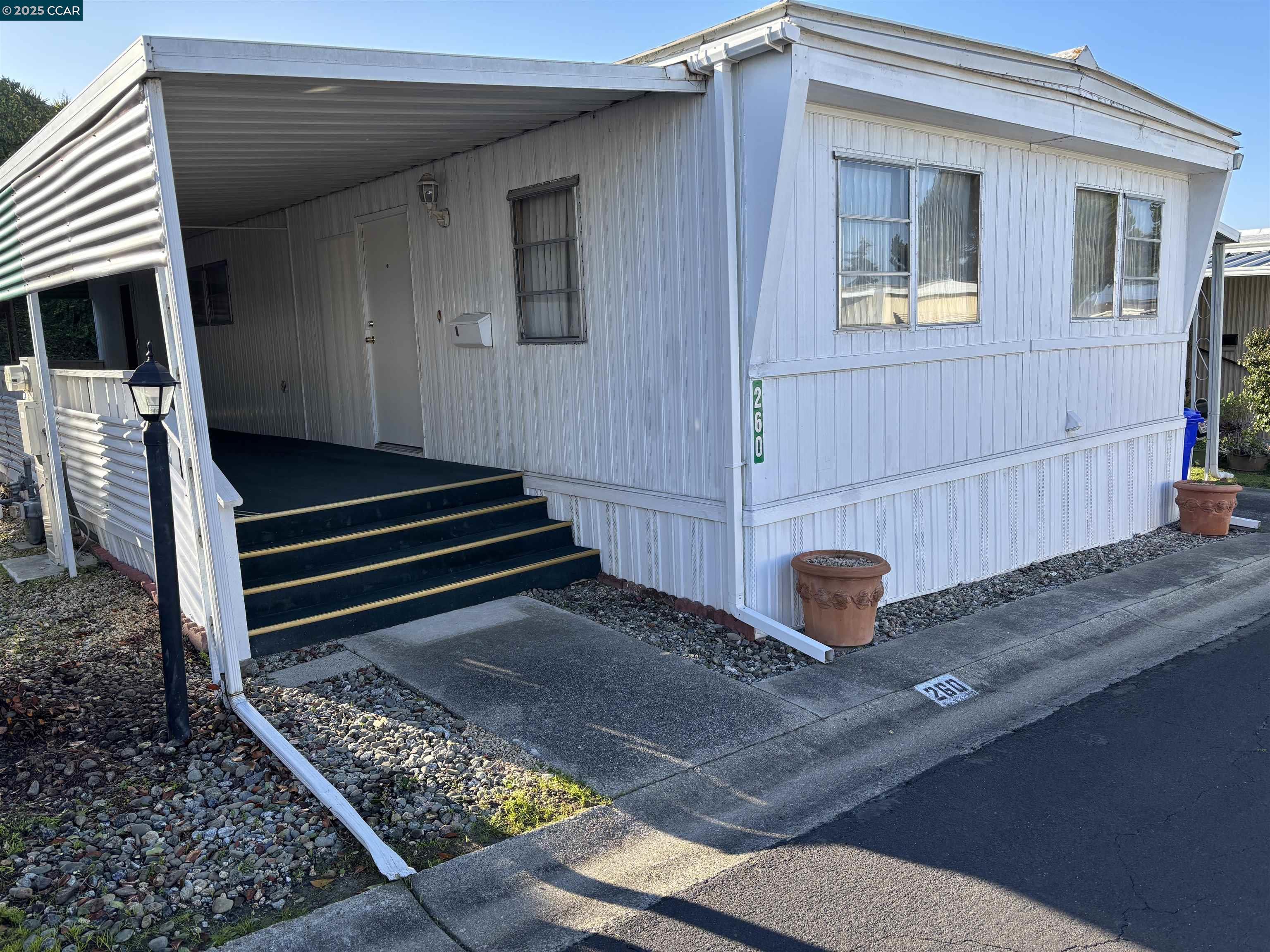 Front Image Thumbnail for CC41119374