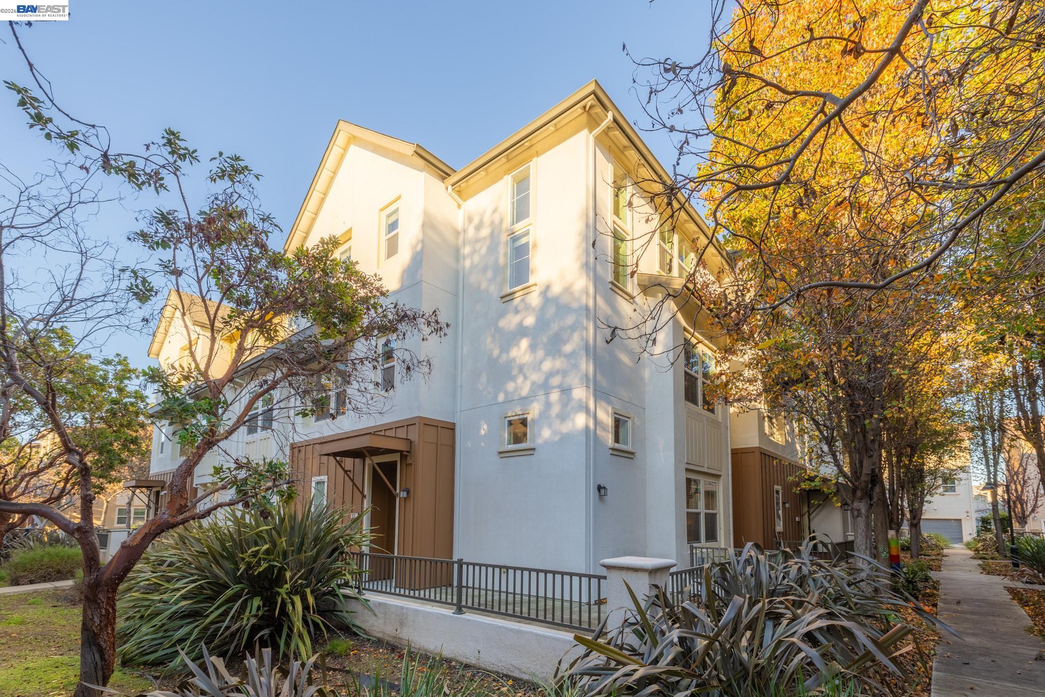 Detail Gallery Image 1 of 1 For 625 Staley Ave, Hayward,  CA 94541 - 4 Beds | 3/1 Baths