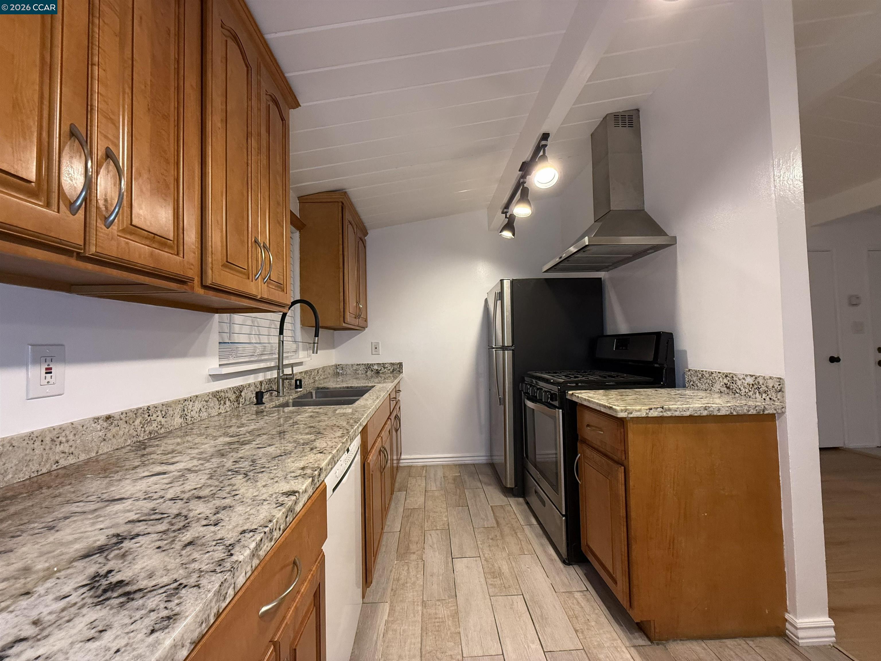 Detail Gallery Image 3 of 15 For 2875 Euclid Ave, Concord,  CA 94519 - 2 Beds | 1 Baths