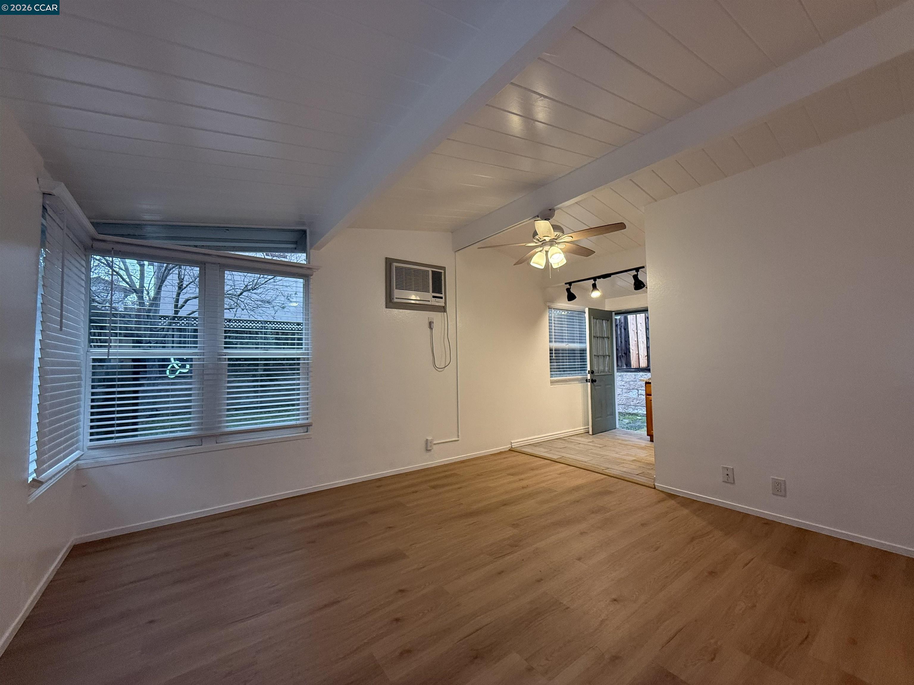 Detail Gallery Image 4 of 15 For 2875 Euclid Ave, Concord,  CA 94519 - 2 Beds | 1 Baths