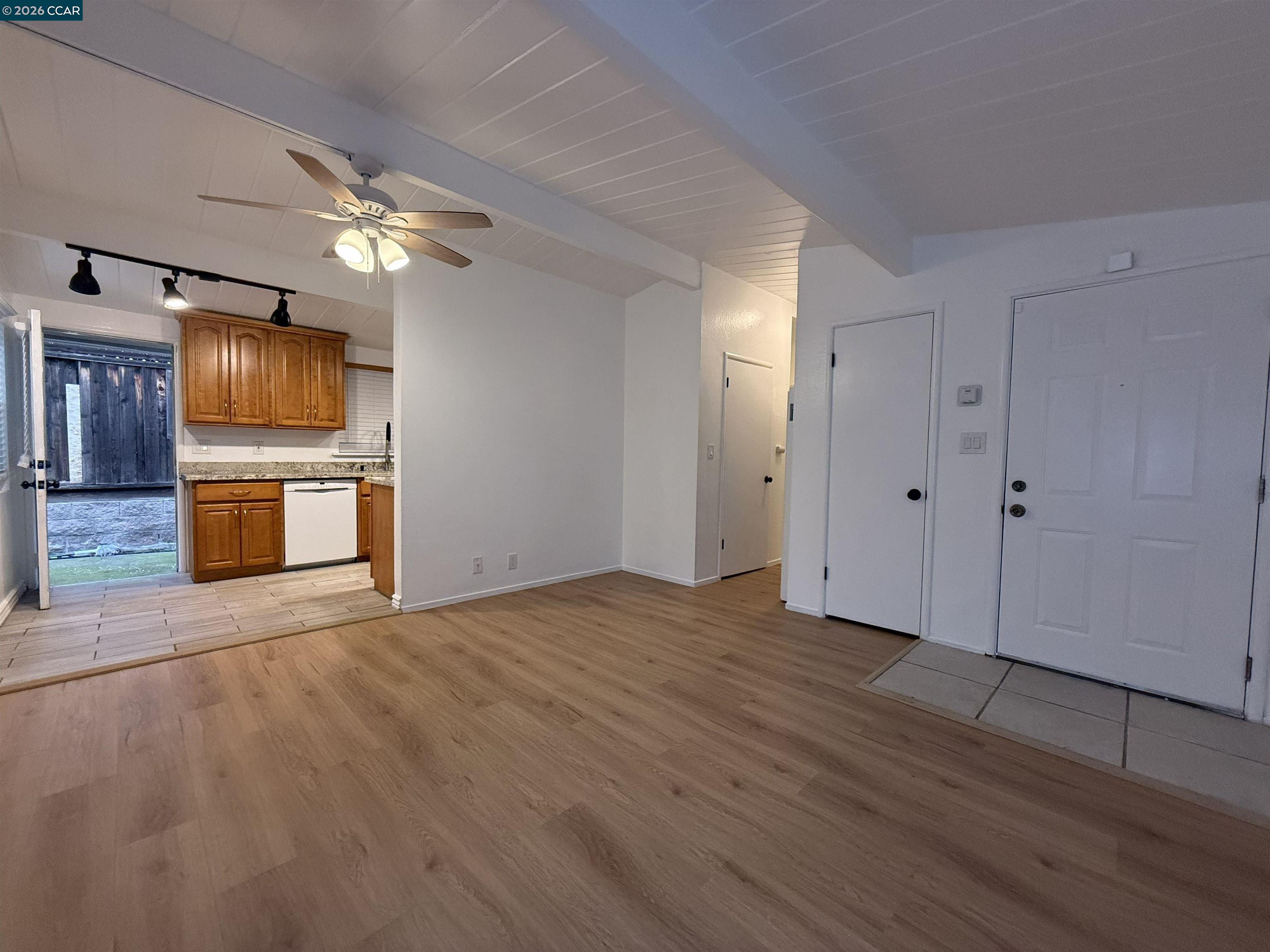 Detail Gallery Image 5 of 15 For 2875 Euclid Ave, Concord,  CA 94519 - 2 Beds | 1 Baths