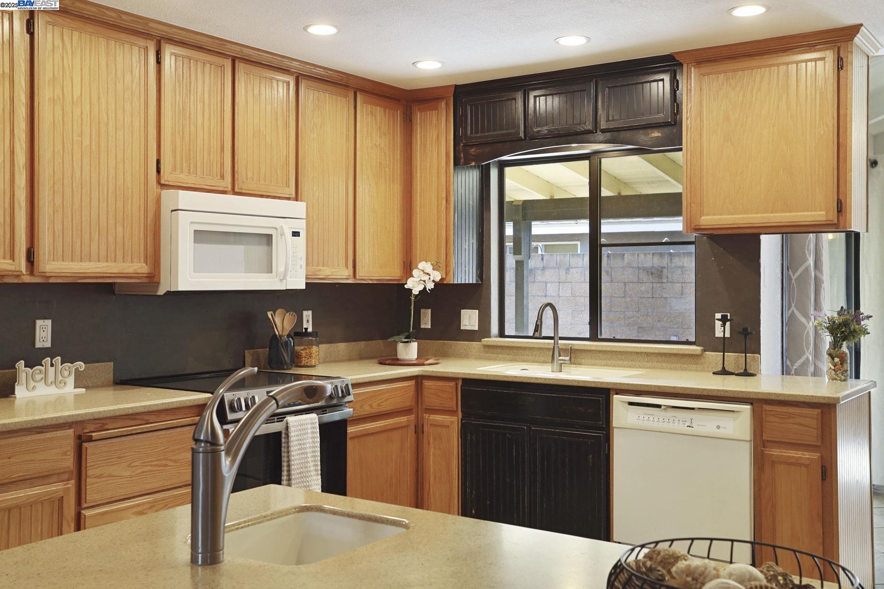 Detail Gallery Image 12 of 37 For 1312 Wylmawood Ln, Modesto,  CA 95355 - 3 Beds | 2 Baths