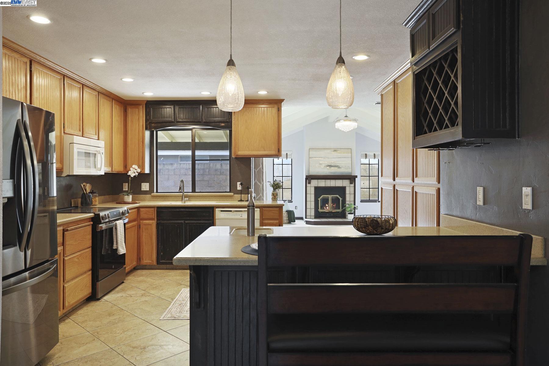 Detail Gallery Image 13 of 37 For 1312 Wylmawood Ln, Modesto,  CA 95355 - 3 Beds | 2 Baths