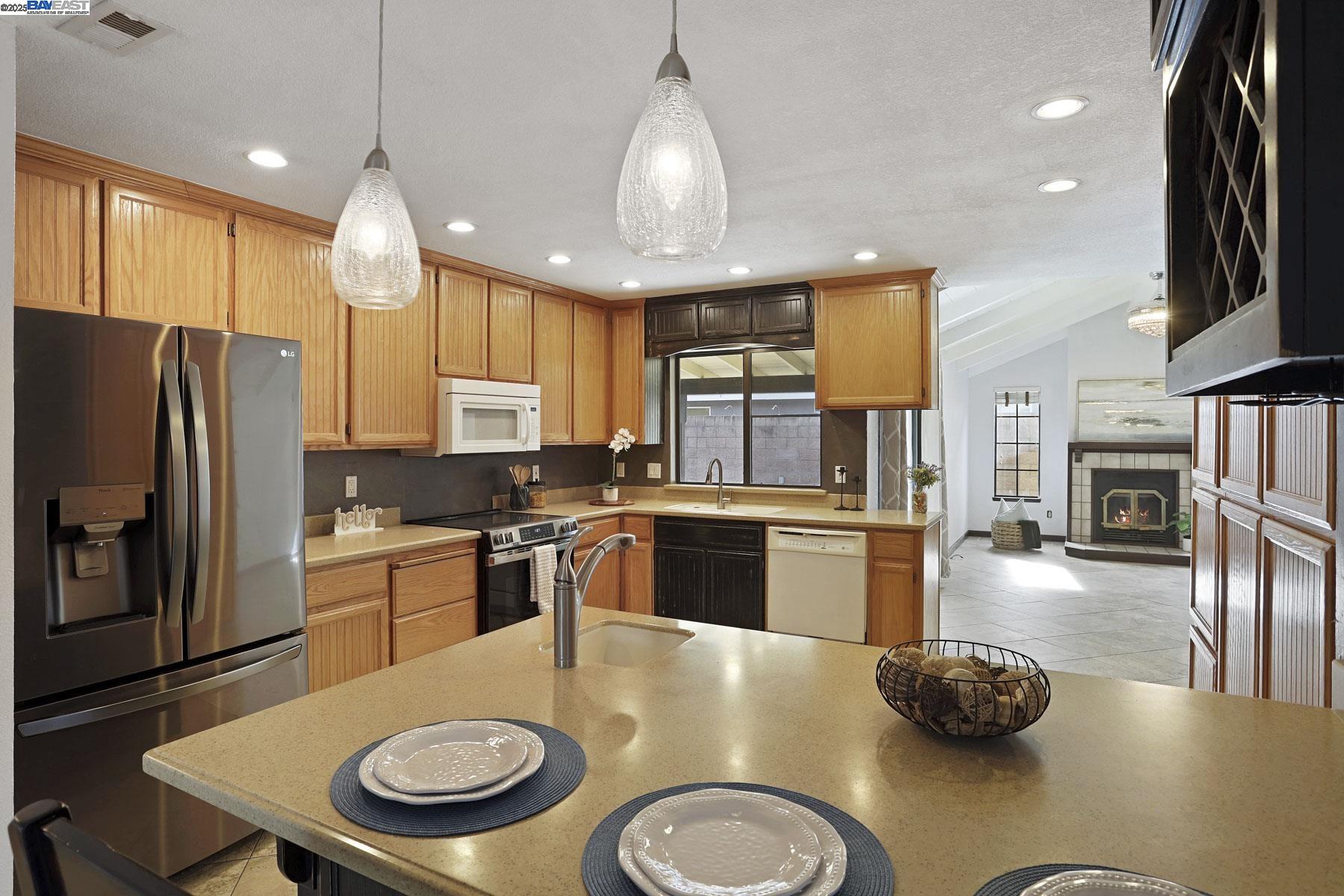 Detail Gallery Image 14 of 37 For 1312 Wylmawood Ln, Modesto,  CA 95355 - 3 Beds | 2 Baths