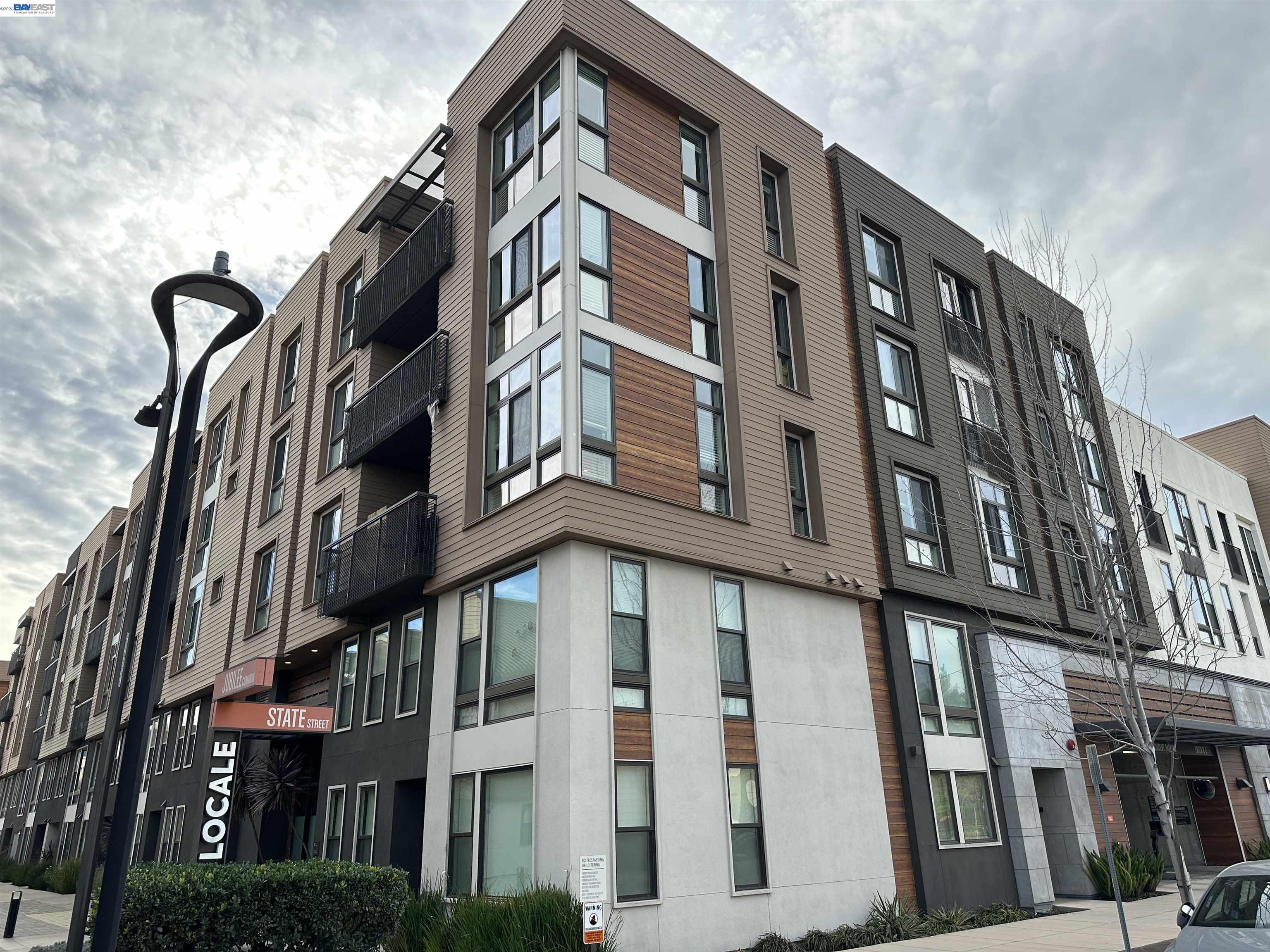 Front Image Thumbnail for BE41119500