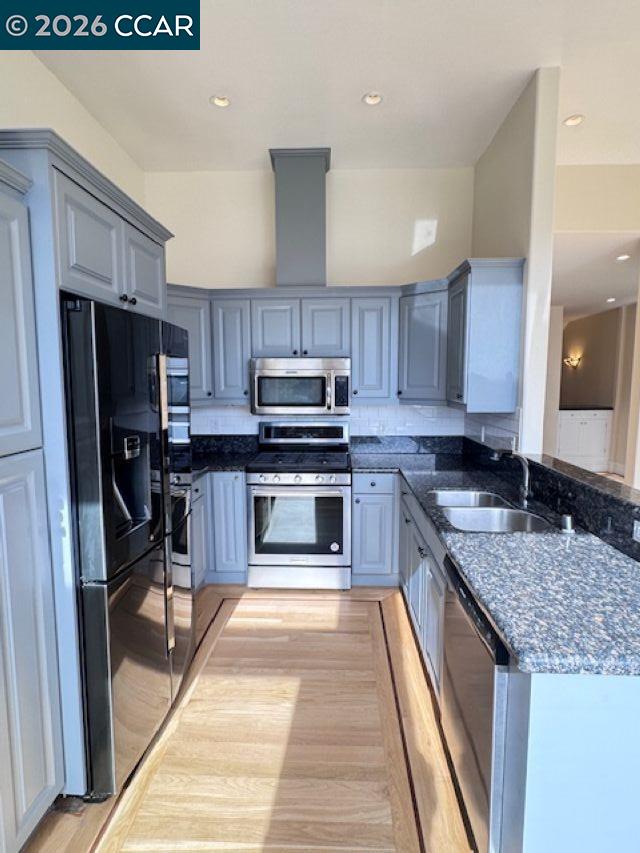 Detail Gallery Image 18 of 38 For 3651 16th, San Francisco,  CA 94114 - 4 Beds | 2 Baths