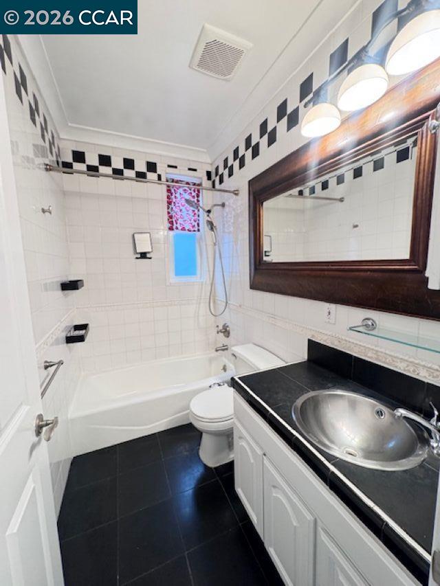 Detail Gallery Image 6 of 38 For 3651 16th, San Francisco,  CA 94114 - 4 Beds | 2 Baths