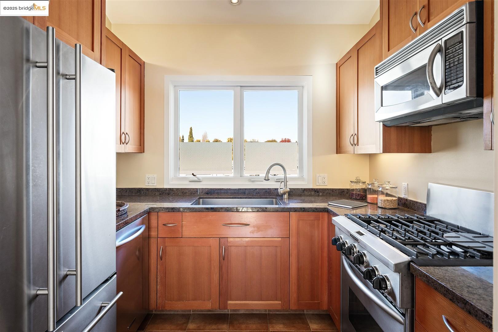 Detail Gallery Image 13 of 44 For 6555 Shattuck Avenue, Oakland,  CA 94609 - 1 Beds | 1/1 Baths