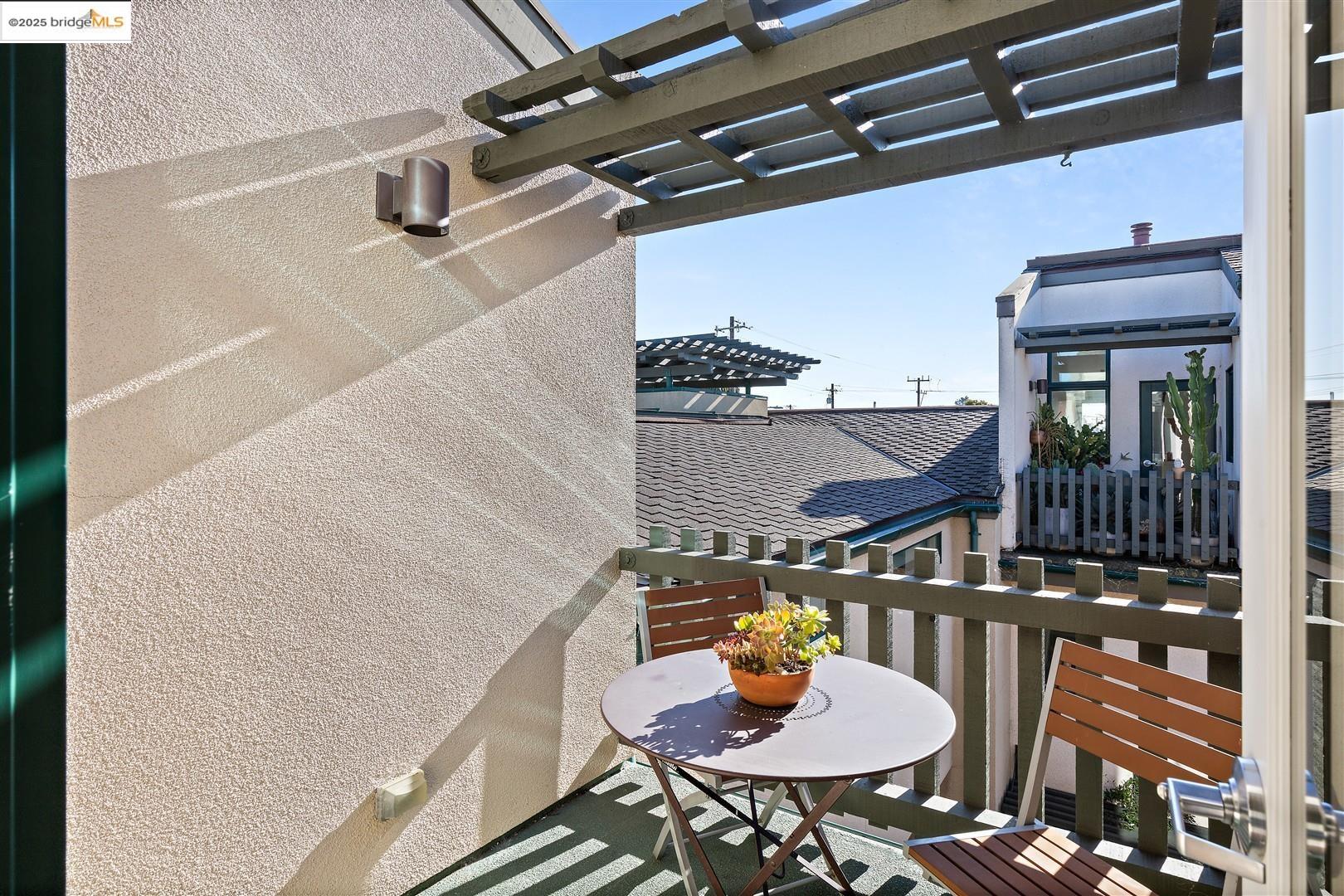 Detail Gallery Image 16 of 44 For 6555 Shattuck Avenue, Oakland,  CA 94609 - 1 Beds | 1/1 Baths