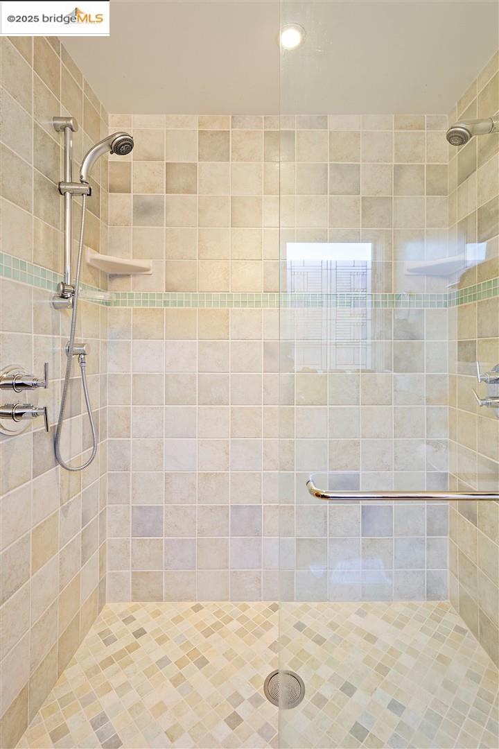 Detail Gallery Image 27 of 44 For 6555 Shattuck Avenue, Oakland,  CA 94609 - 1 Beds | 1/1 Baths