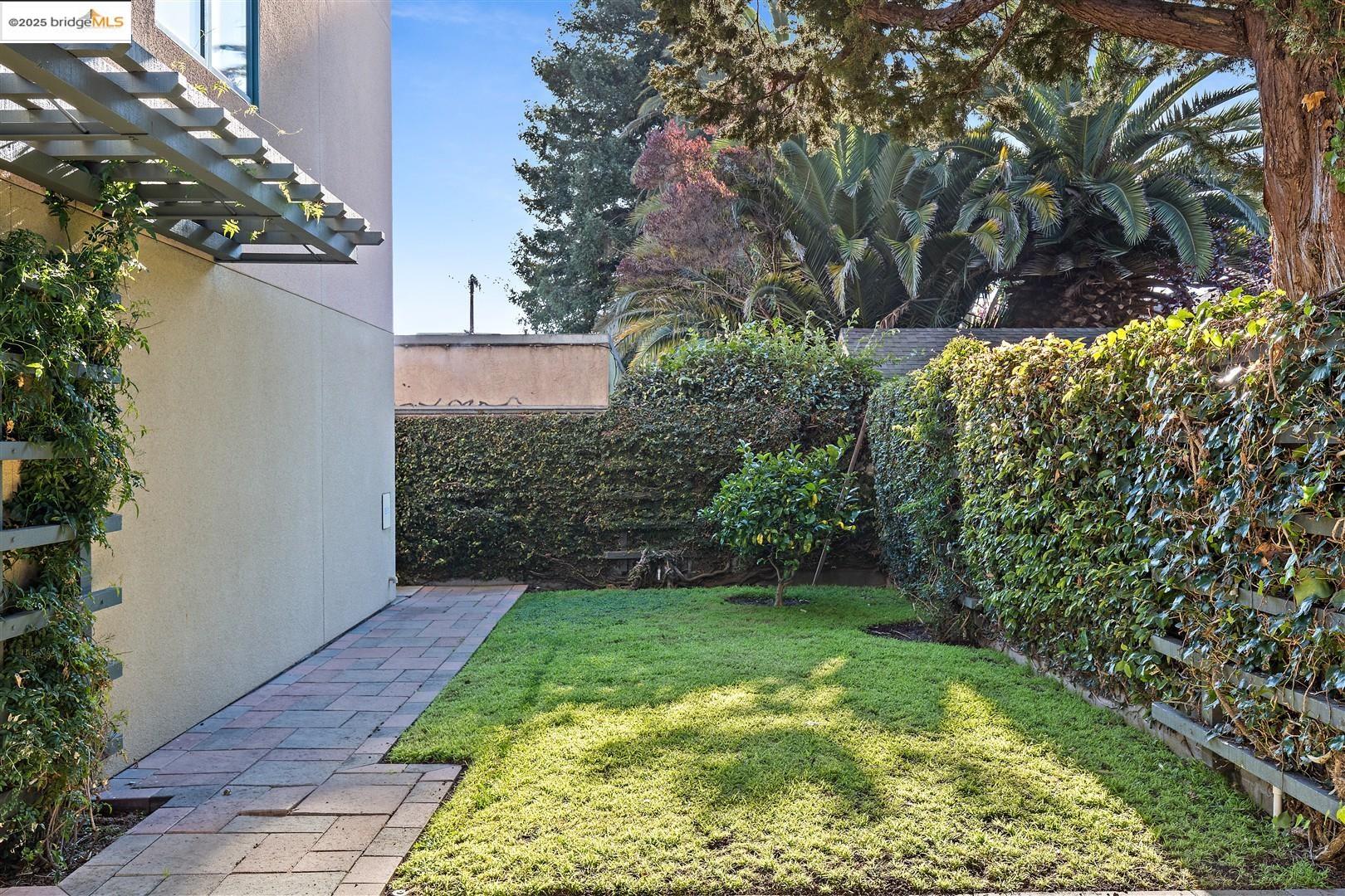 Detail Gallery Image 34 of 44 For 6555 Shattuck Avenue, Oakland,  CA 94609 - 1 Beds | 1/1 Baths