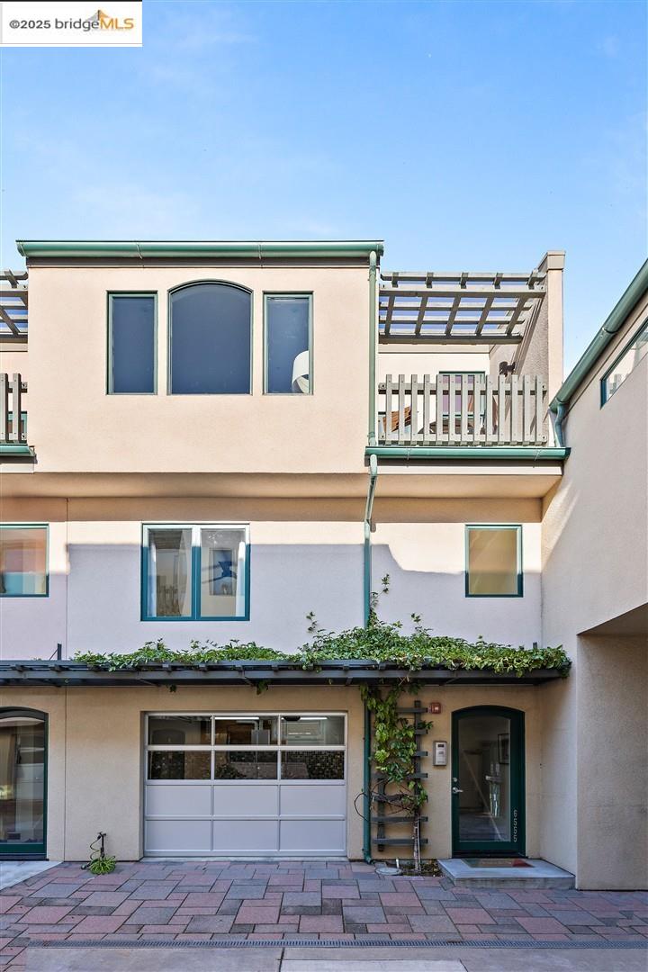 Detail Gallery Image 6 of 44 For 6555 Shattuck Avenue, Oakland,  CA 94609 - 1 Beds | 1/1 Baths