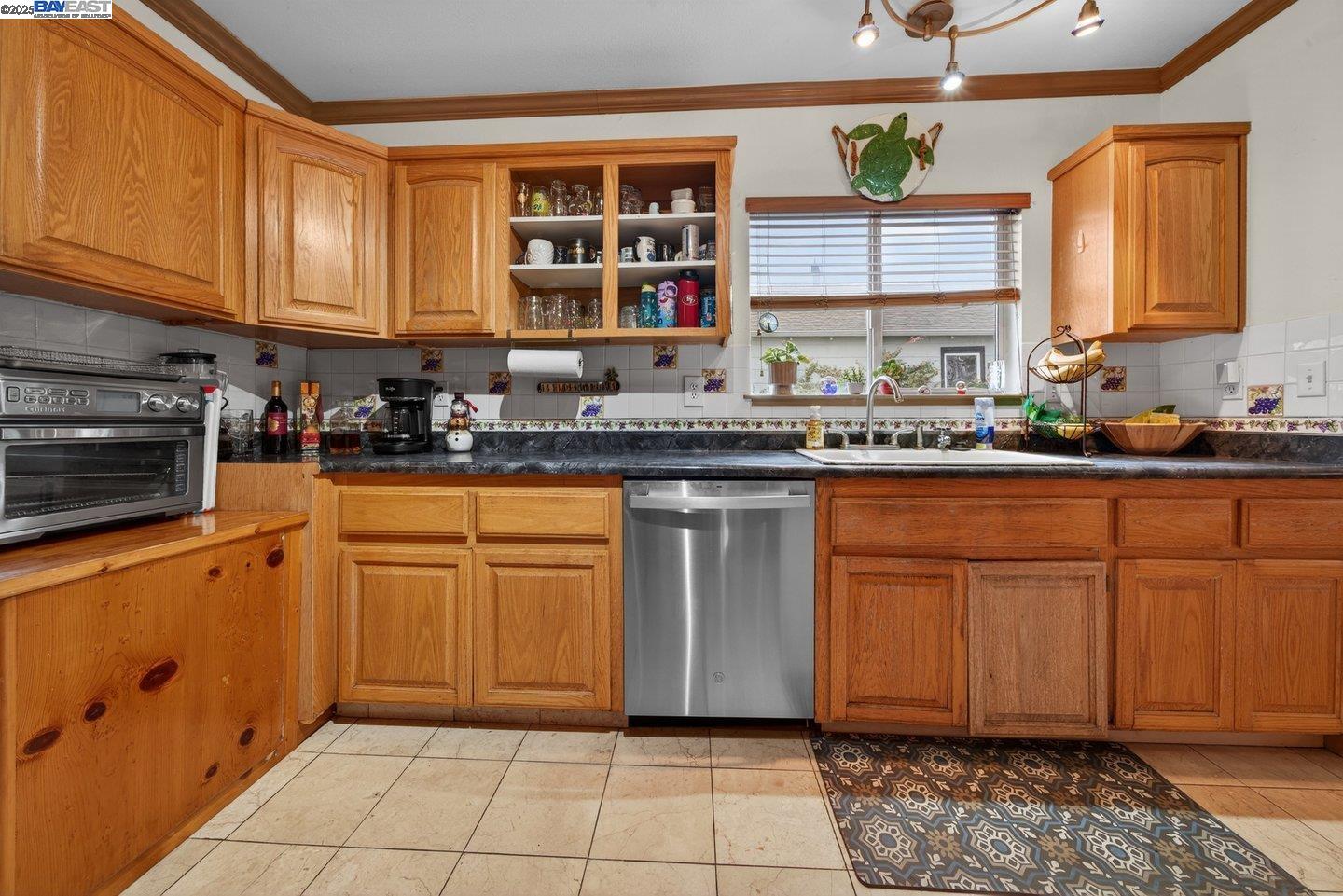 Detail Gallery Image 13 of 40 For 229 Lake Ave, Rodeo,  CA 94572 - 3 Beds | 2 Baths