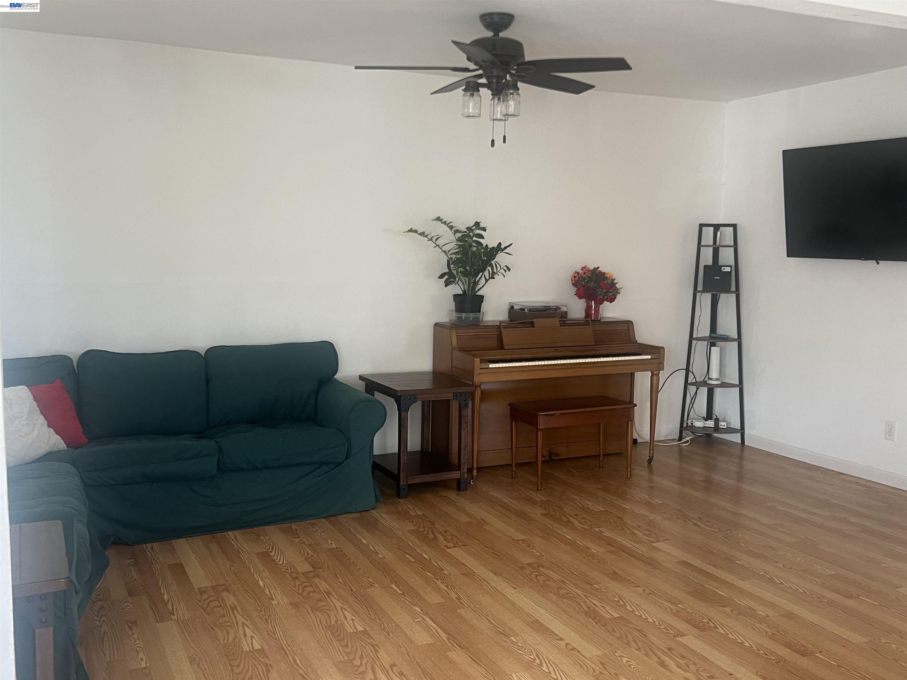 Detail Gallery Image 3 of 40 For 229 Lake Ave, Rodeo,  CA 94572 - 3 Beds | 2 Baths