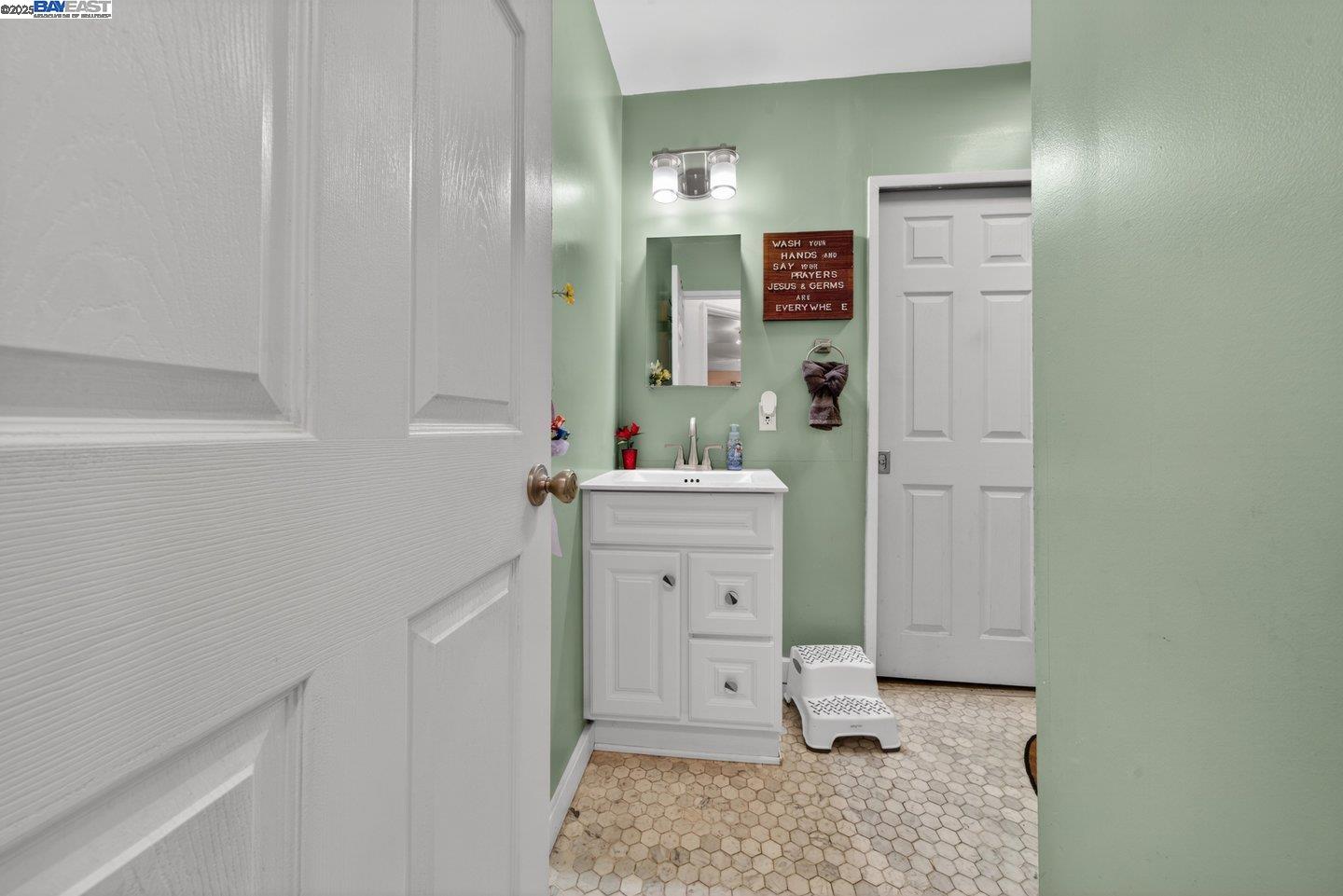 Detail Gallery Image 27 of 40 For 229 Lake Ave, Rodeo,  CA 94572 - 3 Beds | 2 Baths