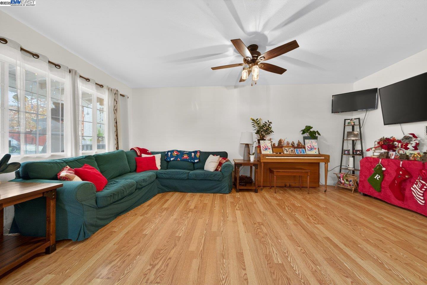 Detail Gallery Image 5 of 40 For 229 Lake Ave, Rodeo,  CA 94572 - 3 Beds | 2 Baths