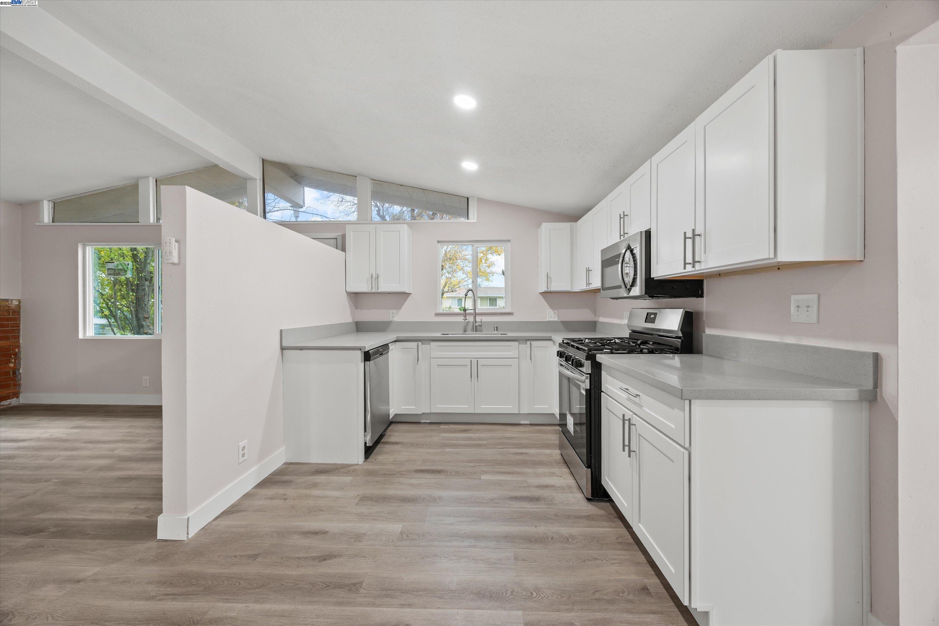 Detail Gallery Image 11 of 35 For 7941 Andora Way, Sacramento,  CA 95824 - 4 Beds | 1 Baths