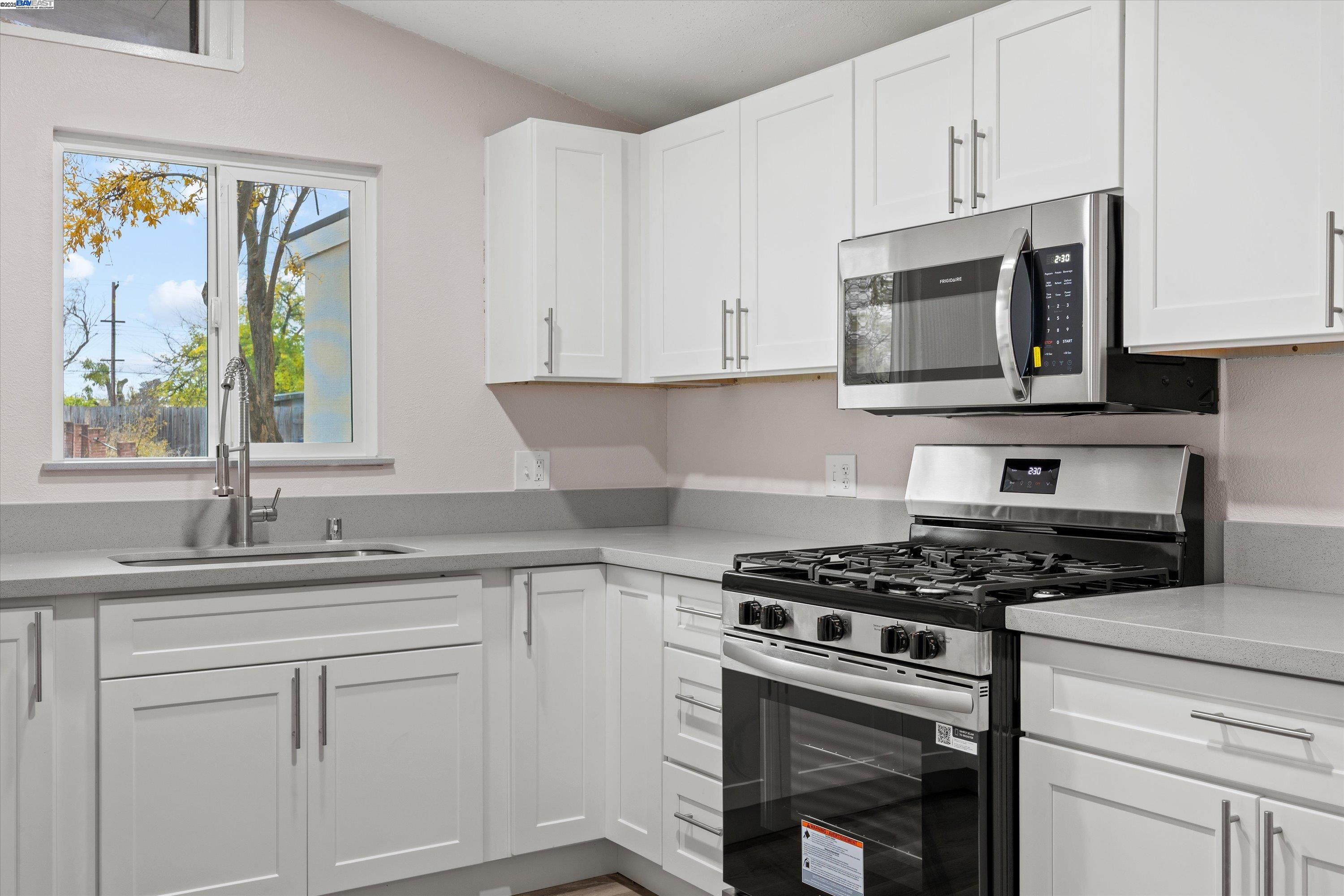 Detail Gallery Image 12 of 35 For 7941 Andora Way, Sacramento,  CA 95824 - 4 Beds | 1 Baths