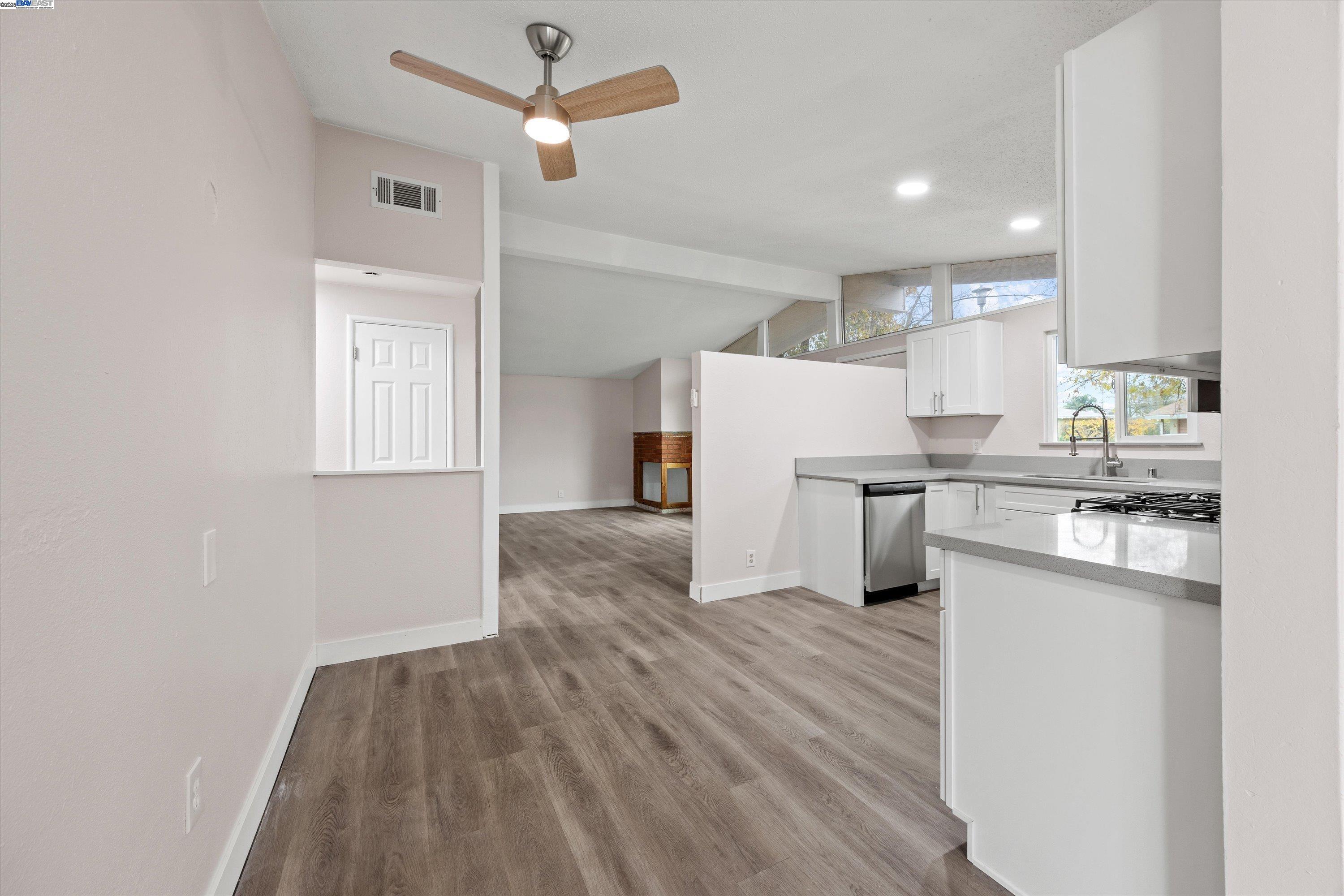 Detail Gallery Image 14 of 35 For 7941 Andora Way, Sacramento,  CA 95824 - 4 Beds | 1 Baths