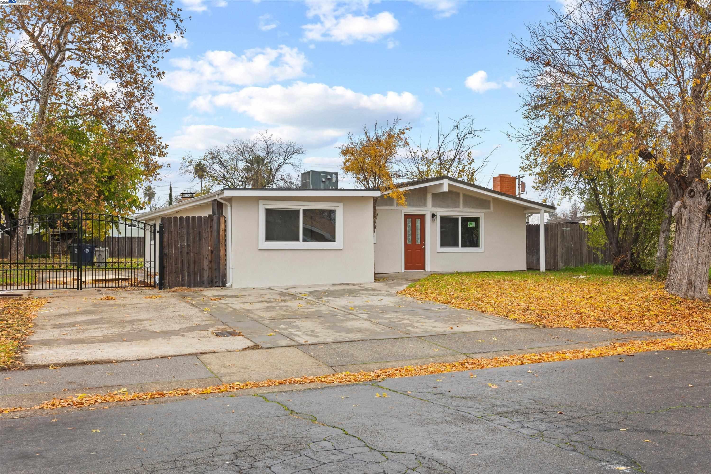 Detail Gallery Image 3 of 35 For 7941 Andora Way, Sacramento,  CA 95824 - 4 Beds | 1 Baths