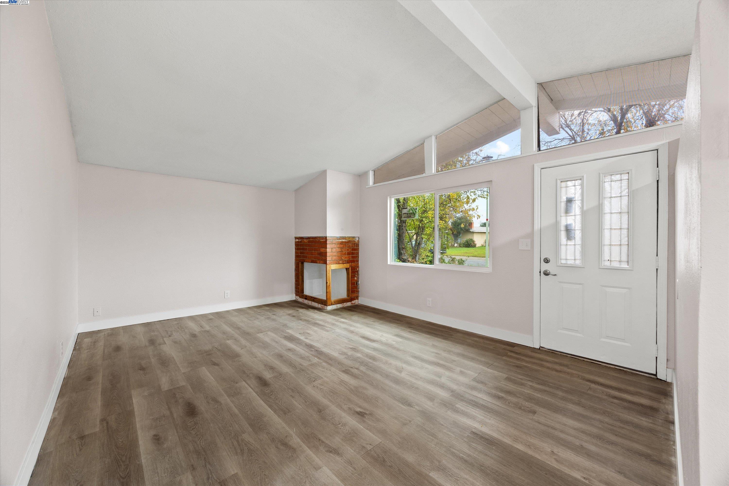 Detail Gallery Image 6 of 35 For 7941 Andora Way, Sacramento,  CA 95824 - 4 Beds | 1 Baths