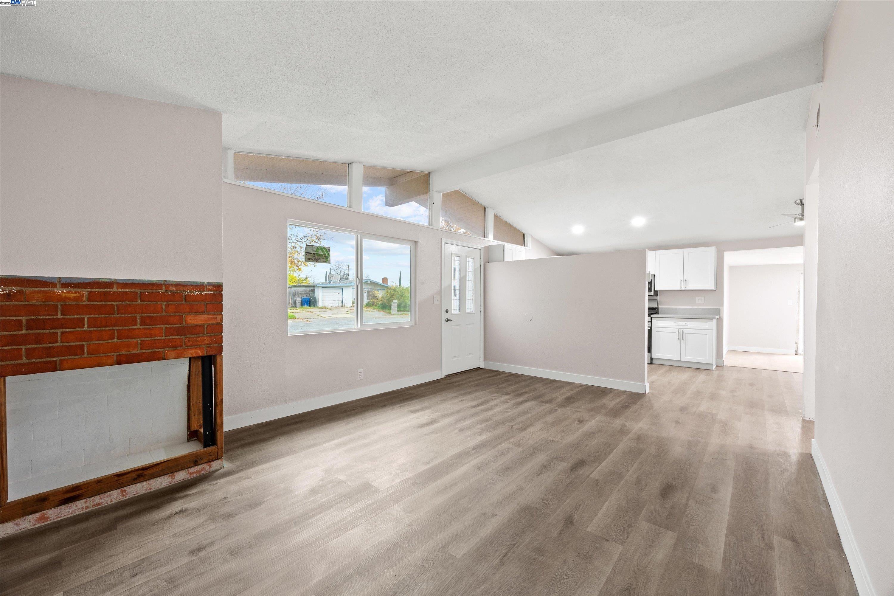 Detail Gallery Image 8 of 35 For 7941 Andora Way, Sacramento,  CA 95824 - 4 Beds | 1 Baths