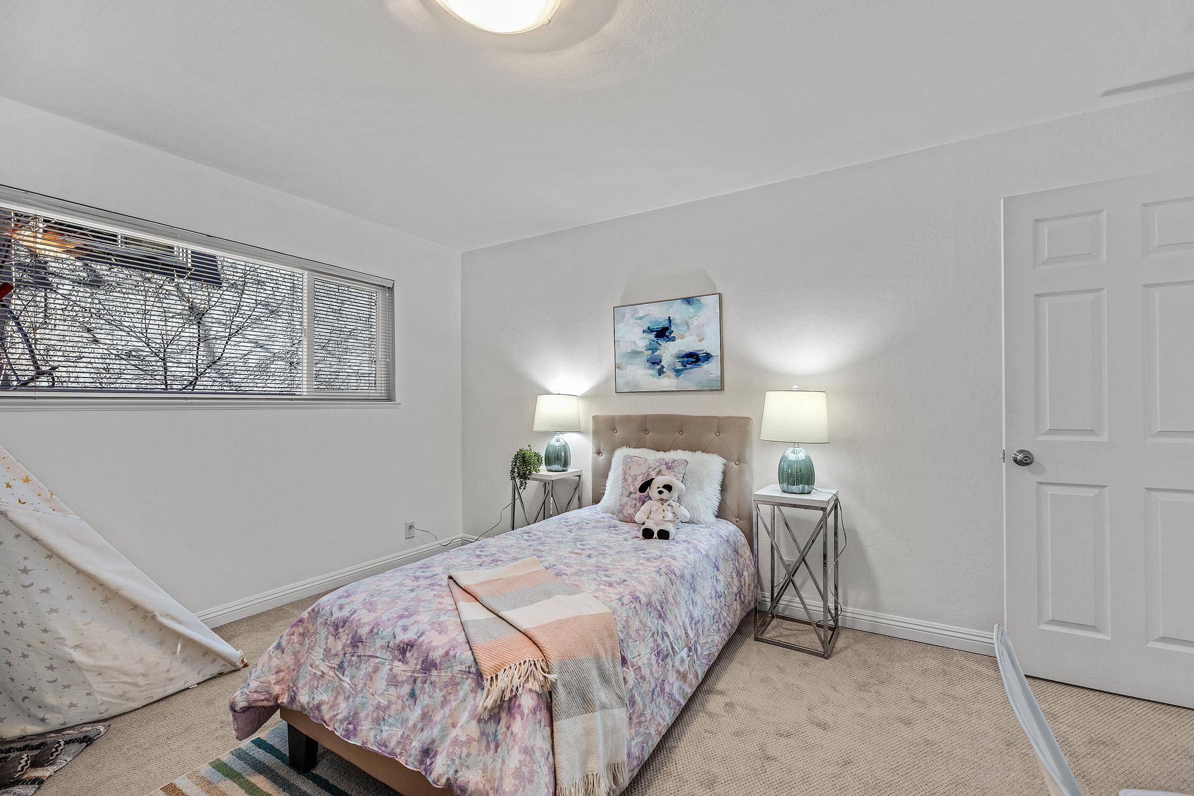 Detail Gallery Image 25 of 31 For 1120 Hollywood Ave #1,  Oakland,  CA 94602 - 3 Beds | 2 Baths