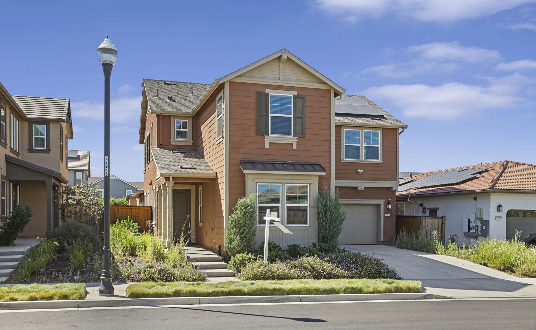 Detail Gallery Image 13 of 51 For 2605 Luna Ave, Tracy,  CA 95377 - 4 Beds | 3 Baths