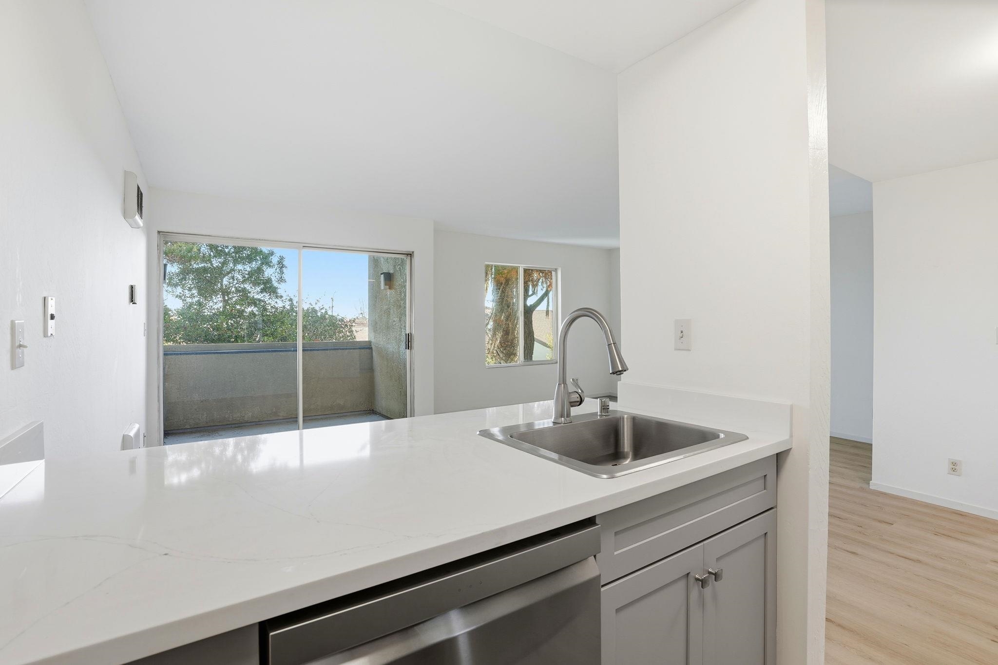 Detail Gallery Image 6 of 24 For 955 Shorepoint Ct #110,  Alameda,  CA 94501 - 0 Beds | 1 Baths