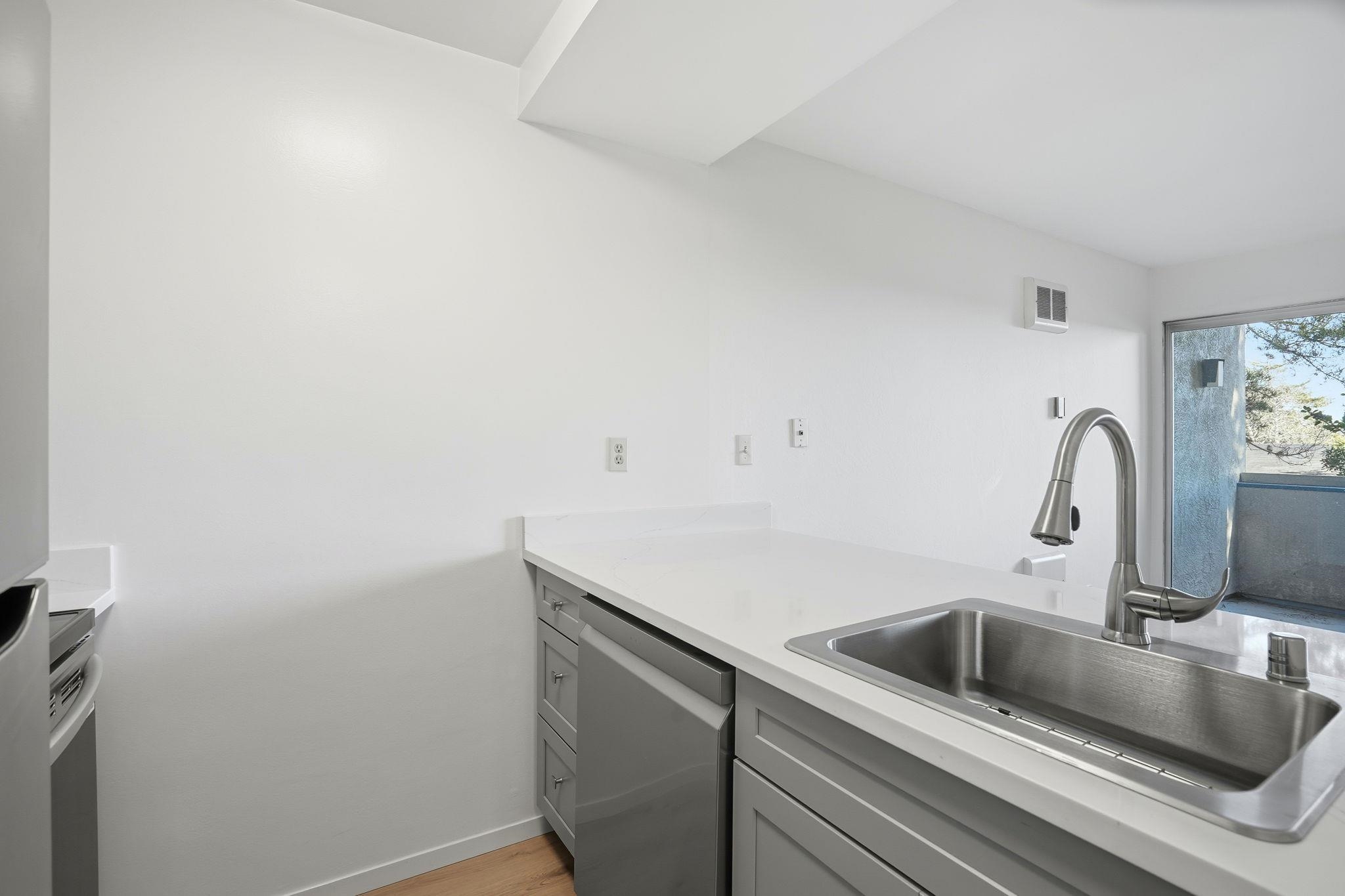 Detail Gallery Image 7 of 24 For 955 Shorepoint Ct #110,  Alameda,  CA 94501 - 0 Beds | 1 Baths