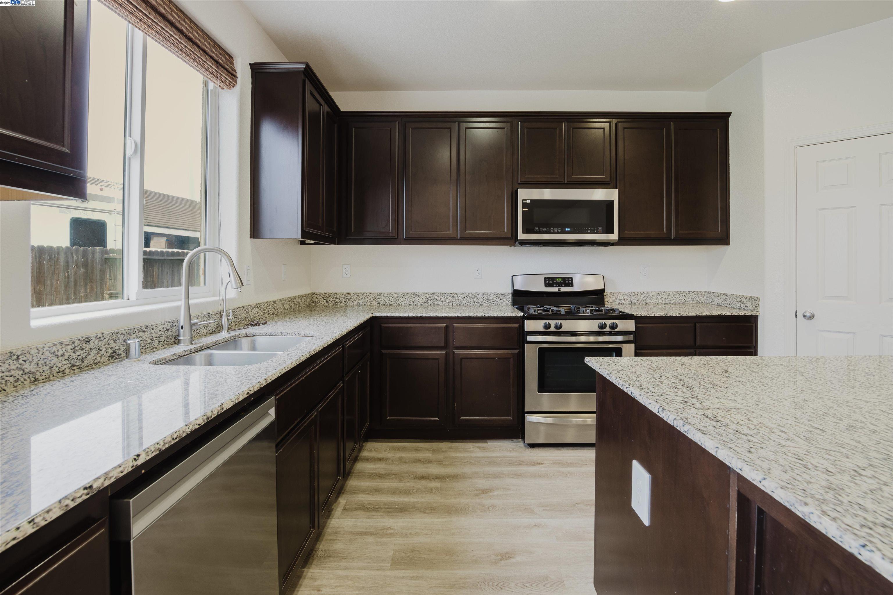 Detail Gallery Image 12 of 50 For 941 Haycastle Ct, Newman,  CA 95360 - 3 Beds | 2/1 Baths