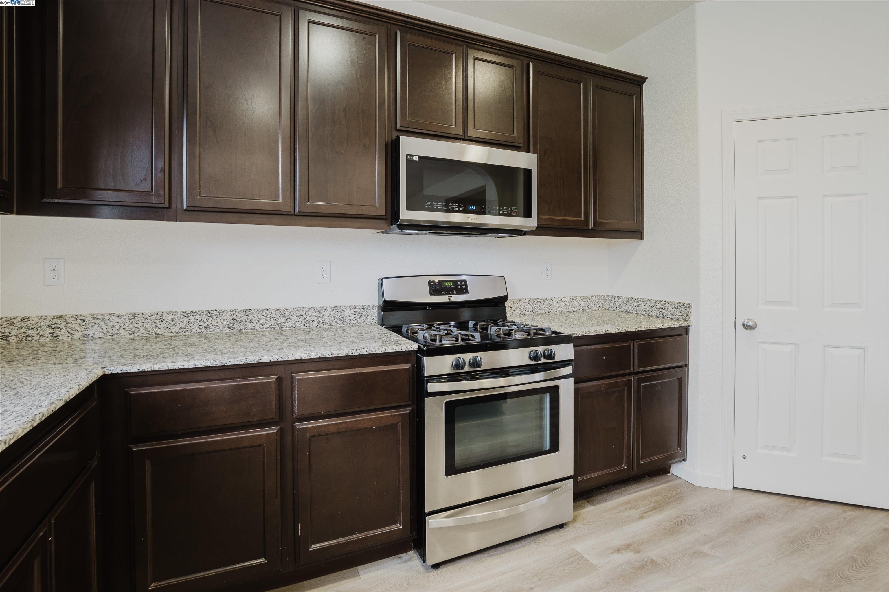 Detail Gallery Image 14 of 50 For 941 Haycastle Ct, Newman,  CA 95360 - 3 Beds | 2/1 Baths