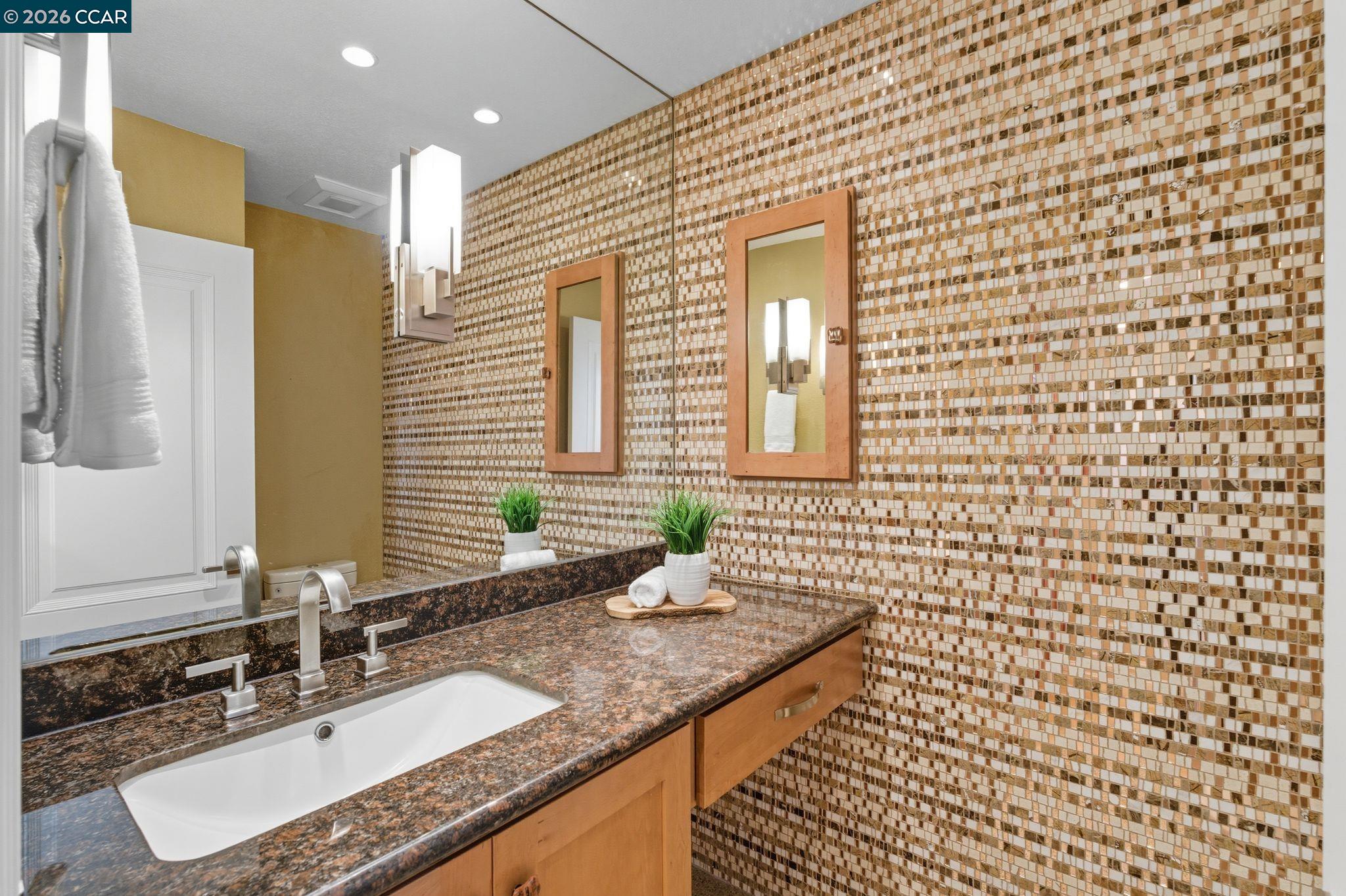 Detail Gallery Image 12 of 31 For 1585 Moraga Way, Moraga,  CA 94556 - 3 Beds | 2/1 Baths