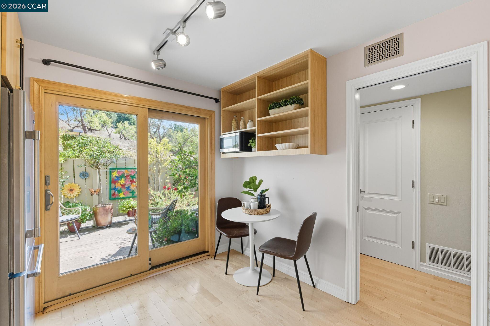 Detail Gallery Image 6 of 31 For 1585 Moraga Way, Moraga,  CA 94556 - 3 Beds | 2/1 Baths