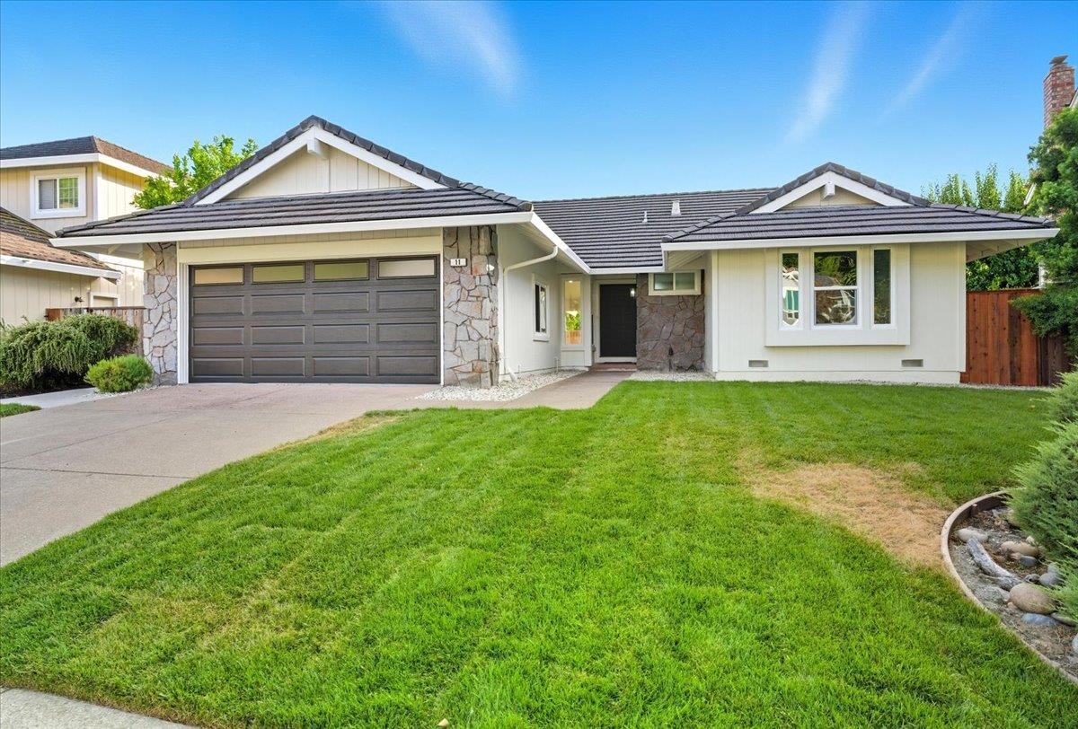 Detail Gallery Image 2 of 34 For 11 Paddock Ct, Pleasant Hill,  CA 94523 - 3 Beds | 2 Baths