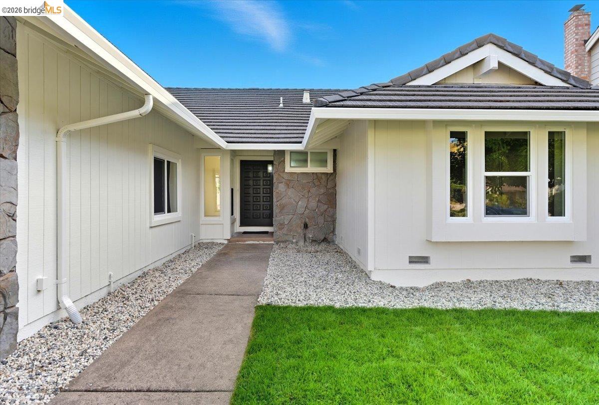 Detail Gallery Image 3 of 35 For 11 Paddock Ct, Pleasant Hill,  CA 94523 - 3 Beds | 2 Baths