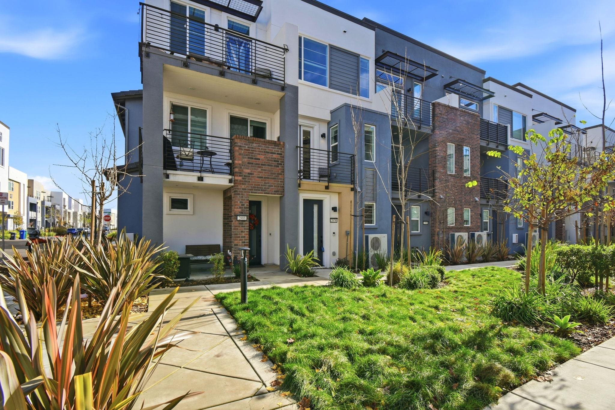 Front Image Thumbnail for BE41119809