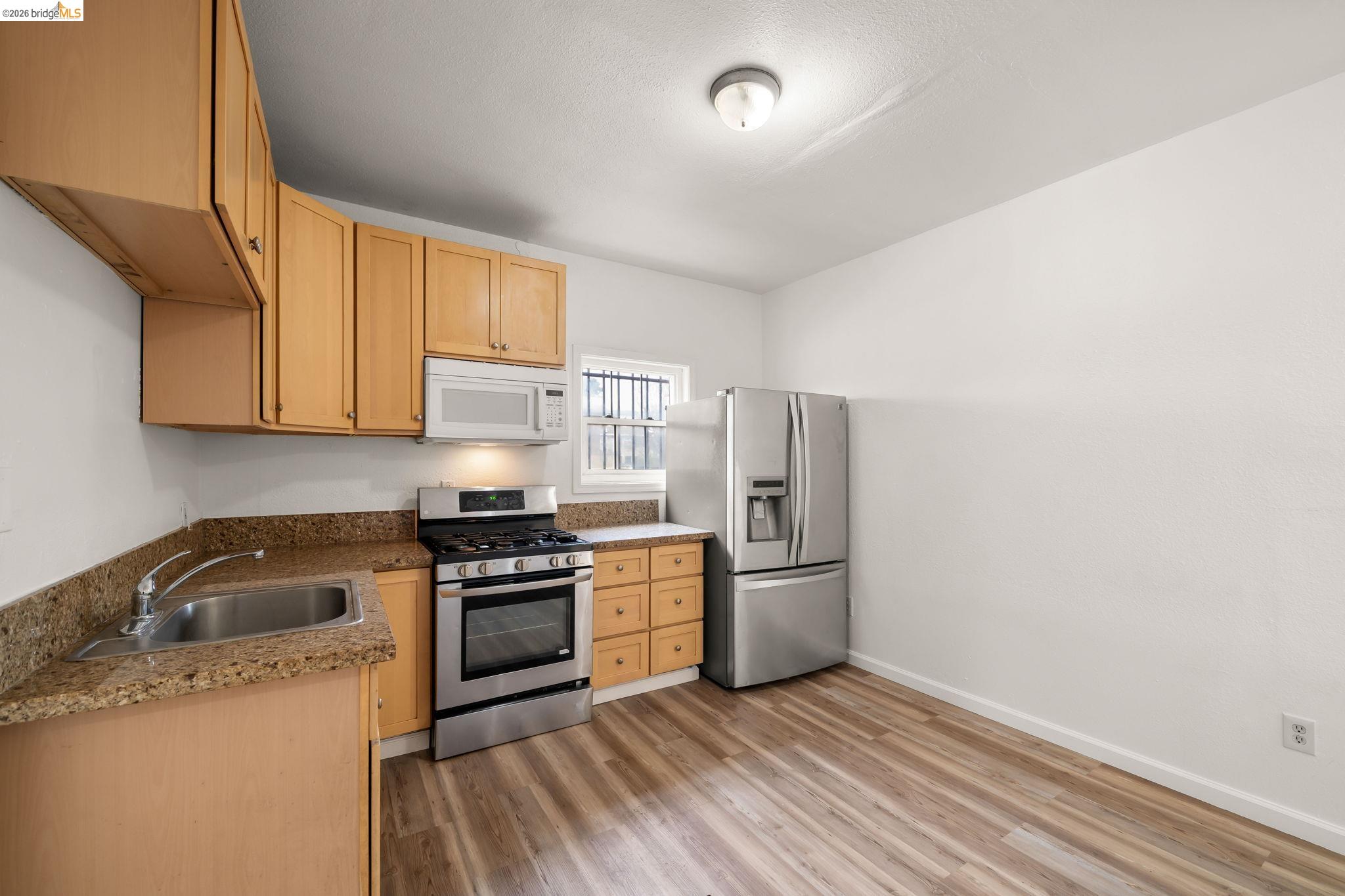 Detail Gallery Image 2 of 23 For 400 Bissell, Richmond,  CA 94801 - 4 Beds | 2 Baths