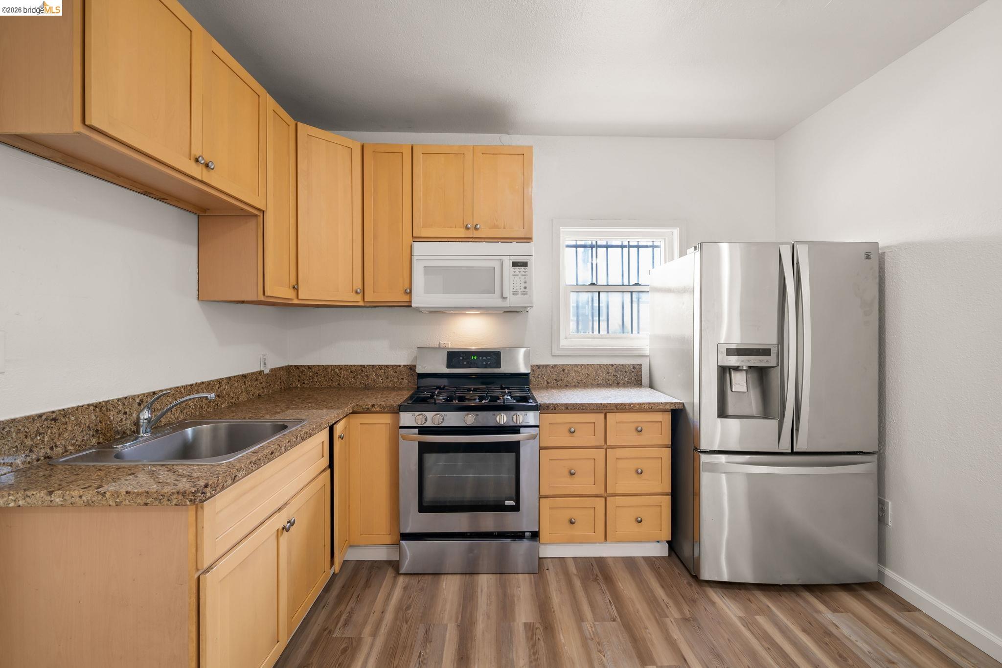 Detail Gallery Image 3 of 23 For 400 Bissell, Richmond,  CA 94801 - 4 Beds | 2 Baths