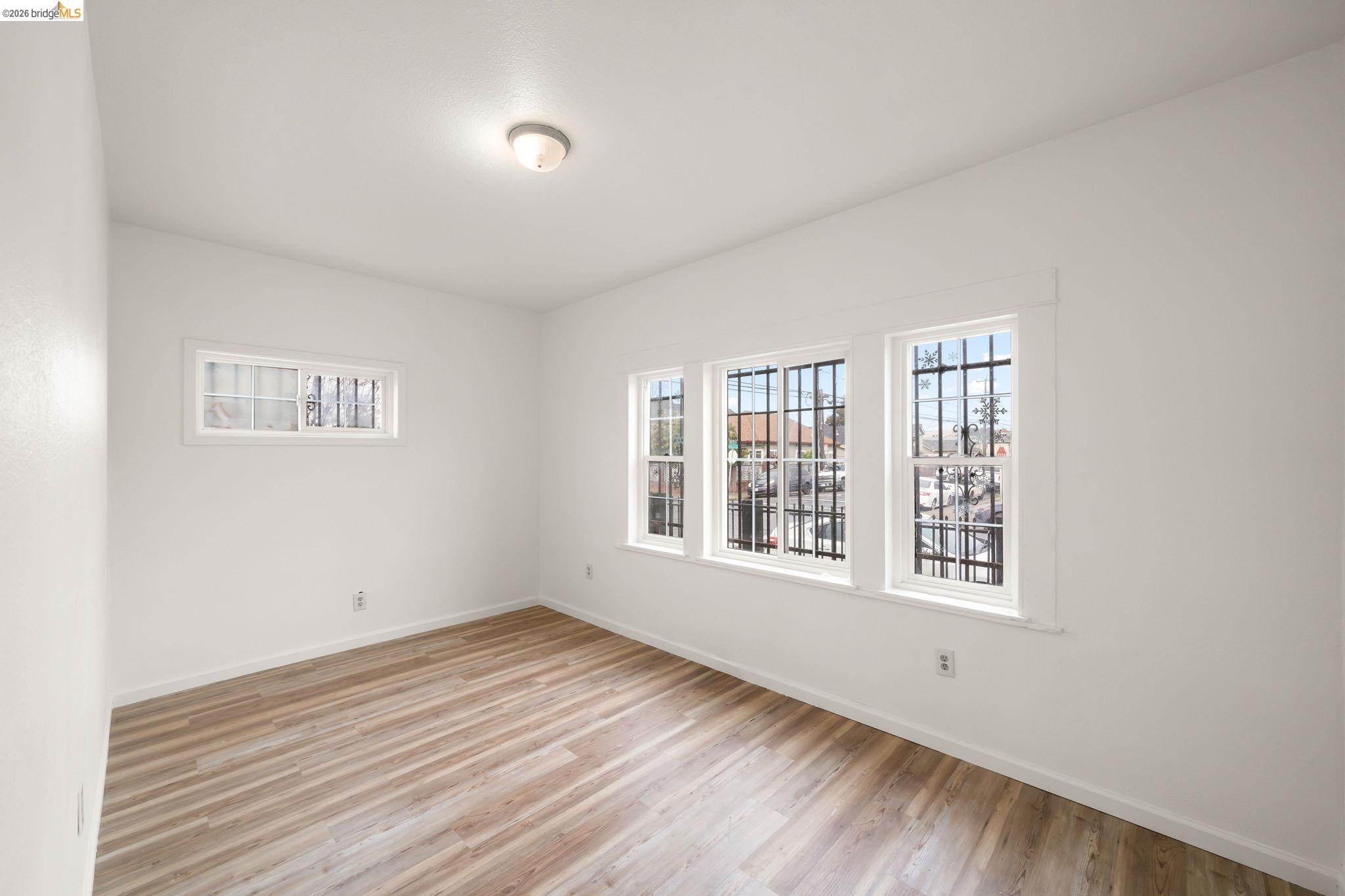 Detail Gallery Image 4 of 23 For 400 Bissell, Richmond,  CA 94801 - 4 Beds | 2 Baths