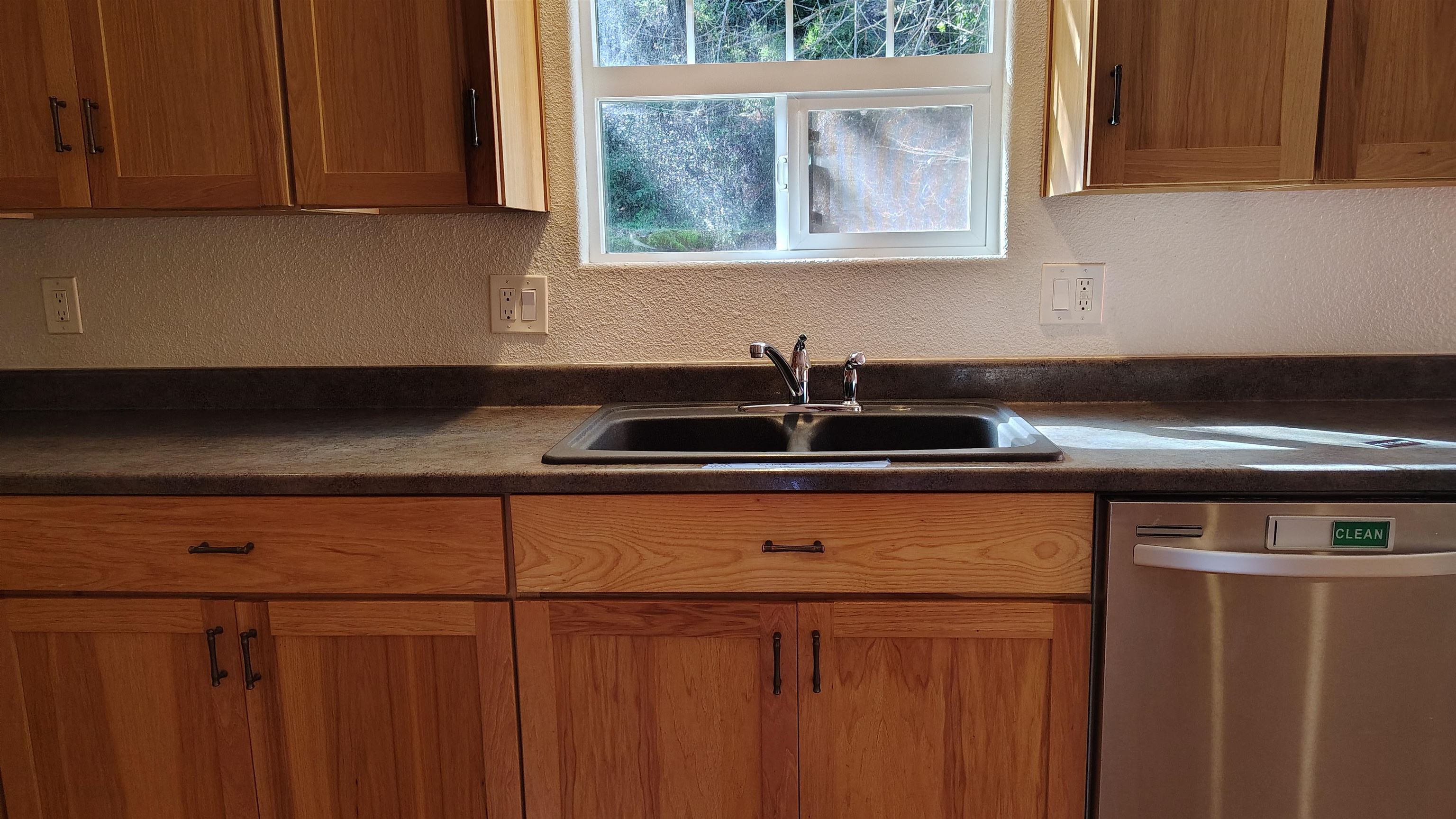 Detail Gallery Image 11 of 22 For 28440 Ryan Creek Rd, Willits,  CA 95490 - 3 Beds | 1 Baths