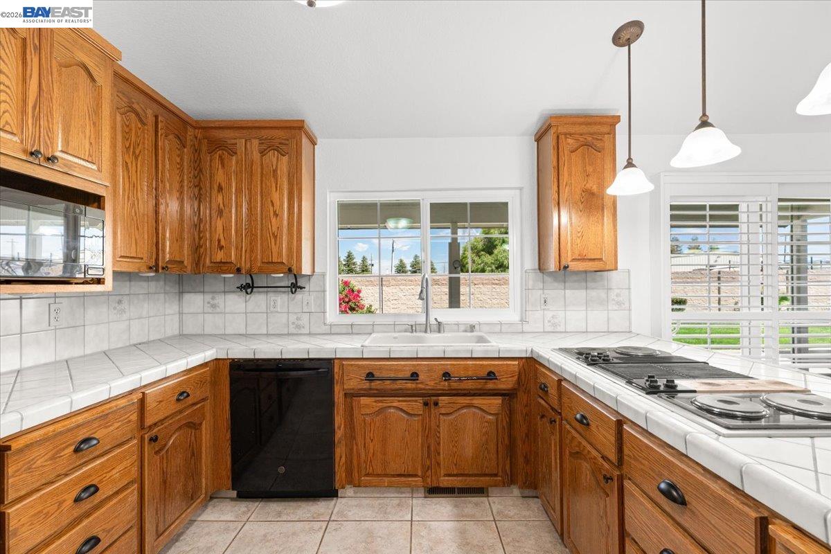 Detail Gallery Image 19 of 50 For 27000 S Hillview St, Tracy,  CA 95304 - 4 Beds | 3 Baths