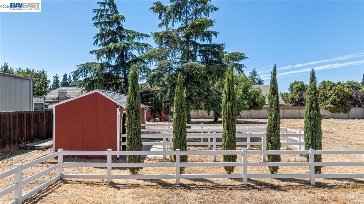 Detail Gallery Image 43 of 50 For 27000 S Hillview St, Tracy,  CA 95304 - 4 Beds | 3 Baths