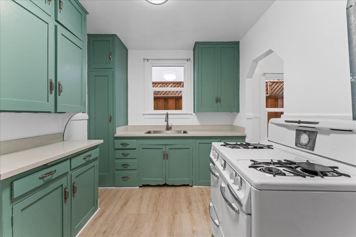 Detail Gallery Image 12 of 36 For 1127 Key Route Blvd, Albany,  CA 94706 - 2 Beds | 1 Baths