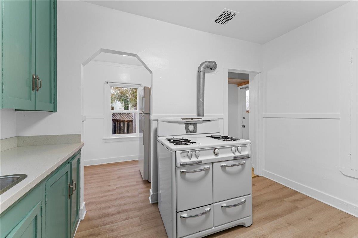 Detail Gallery Image 14 of 36 For 1127 Key Route Blvd, Albany,  CA 94706 - 2 Beds | 1 Baths