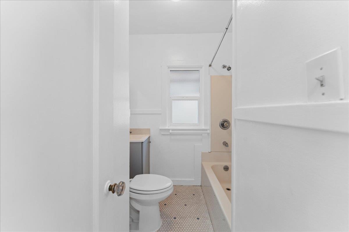 Detail Gallery Image 22 of 36 For 1127 Key Route Blvd, Albany,  CA 94706 - 2 Beds | 1 Baths