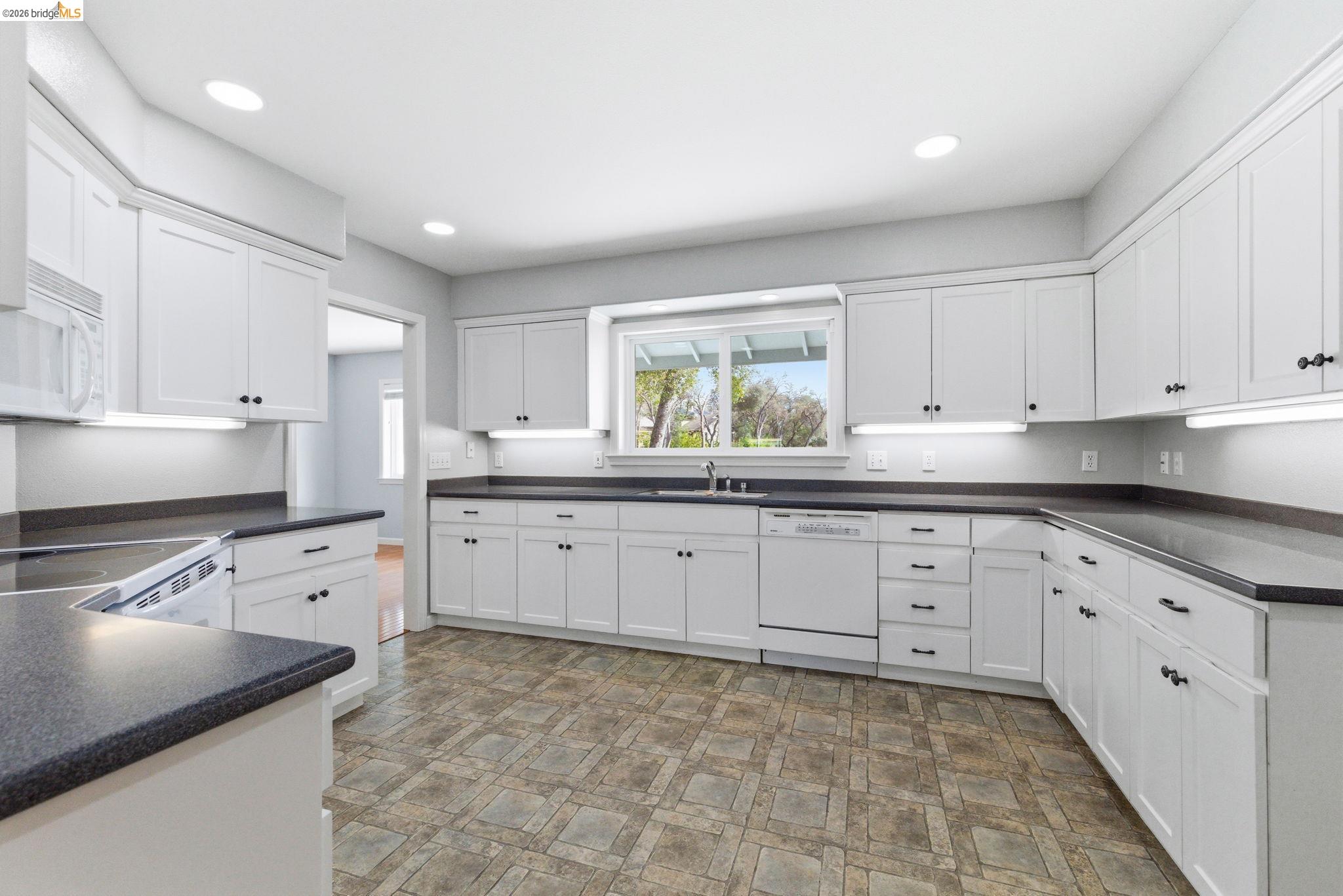 Detail Gallery Image 2 of 51 For 15 Corte Del Encino, Sonora,  CA 95370 - 4 Beds | 3/1 Baths