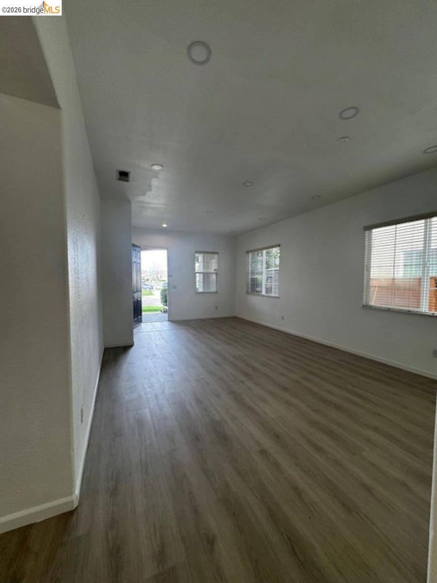 Detail Gallery Image 3 of 29 For 2638 Breaker Way, Stockton,  CA 95209 - 4 Beds | 2 Baths