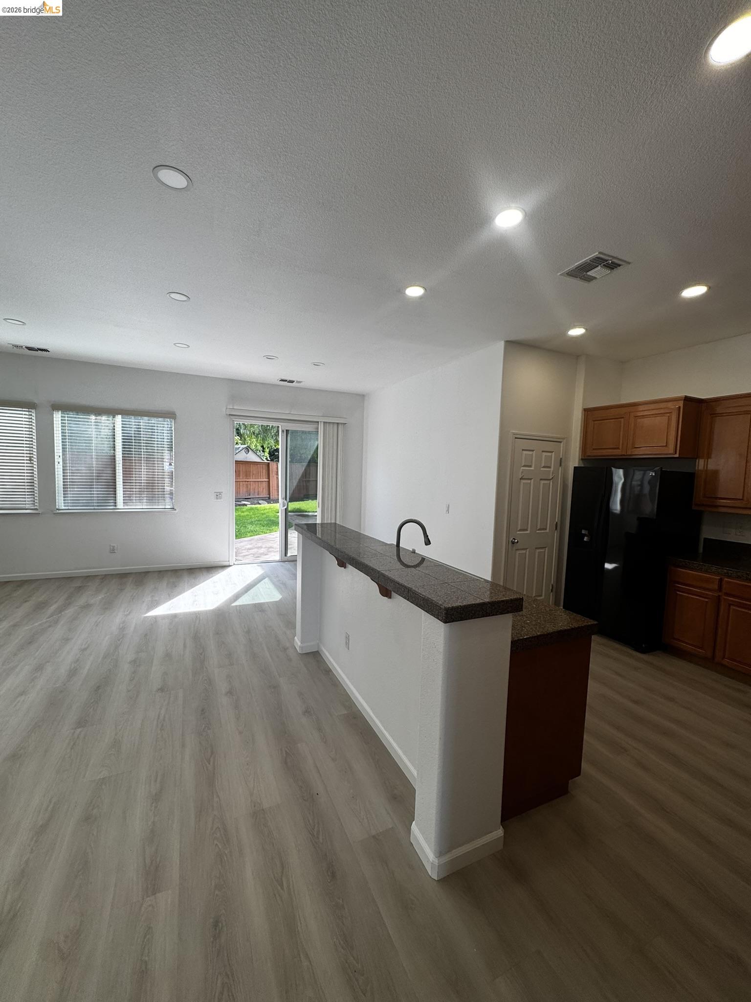 Detail Gallery Image 4 of 29 For 2638 Breaker Way, Stockton,  CA 95209 - 4 Beds | 2 Baths